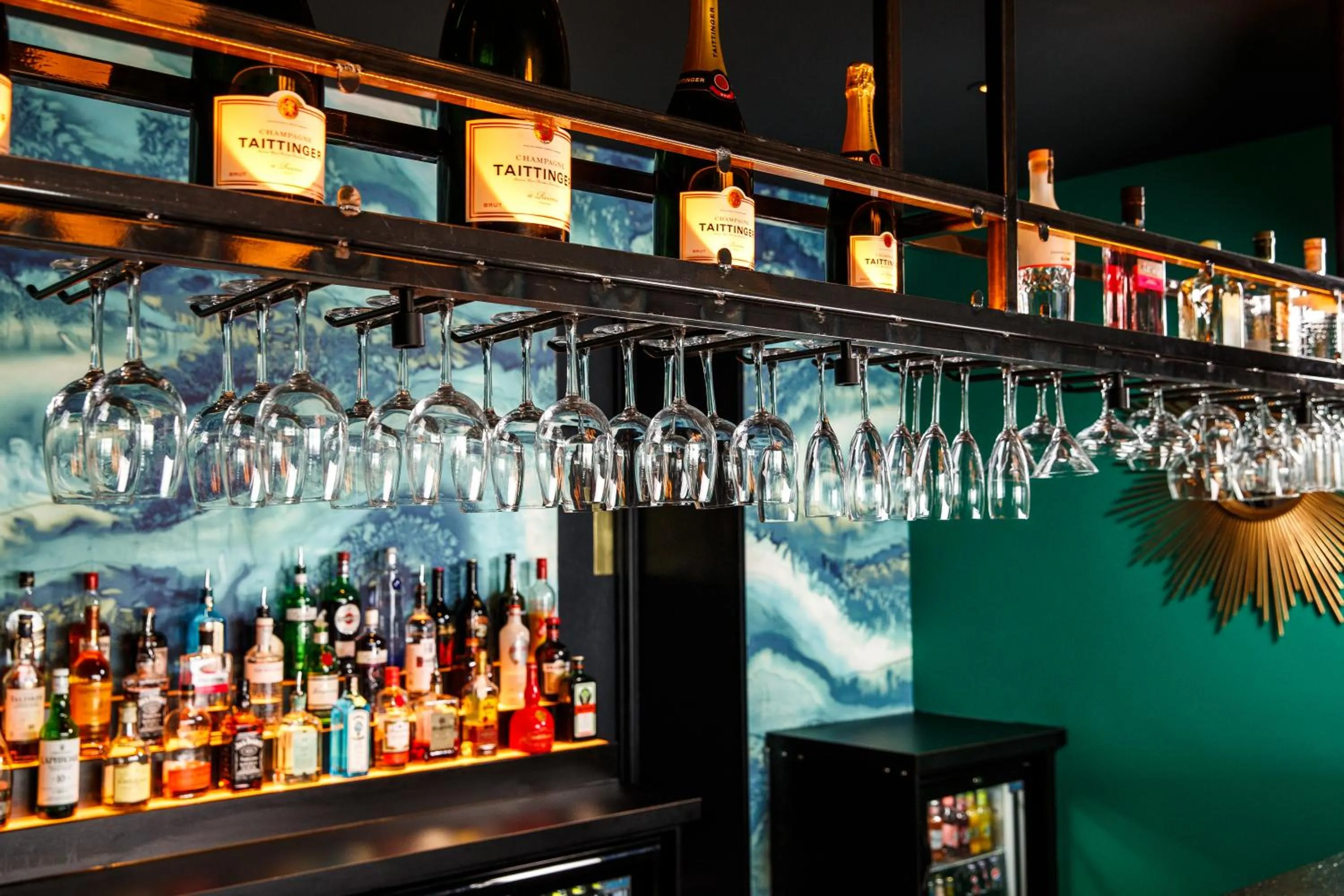 Lounge or bar in Mercure Brighton Seafront Hotel