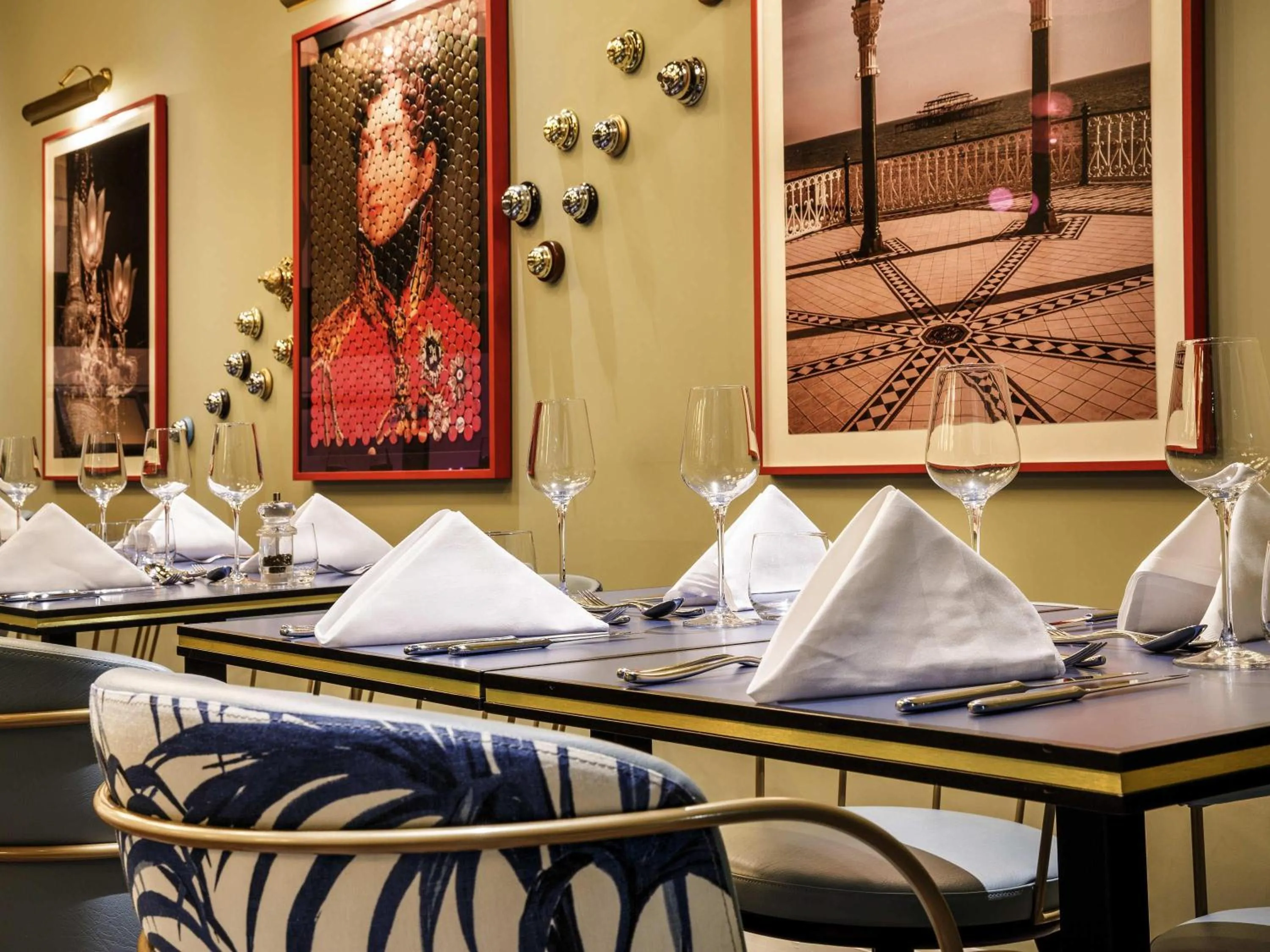 Restaurant/places to eat in Mercure Brighton Seafront Hotel