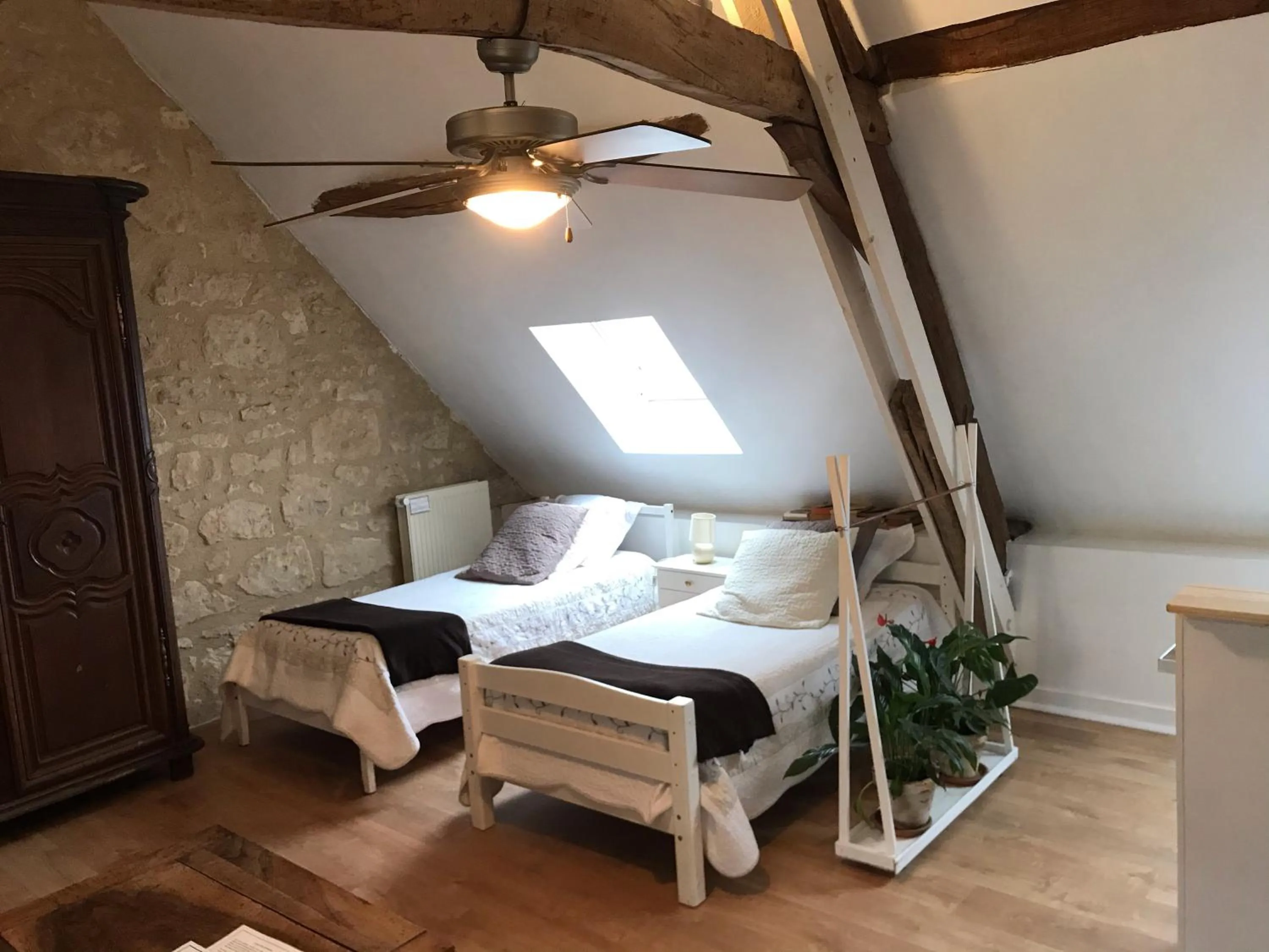 Photo of the whole room, Bed in La Balastière