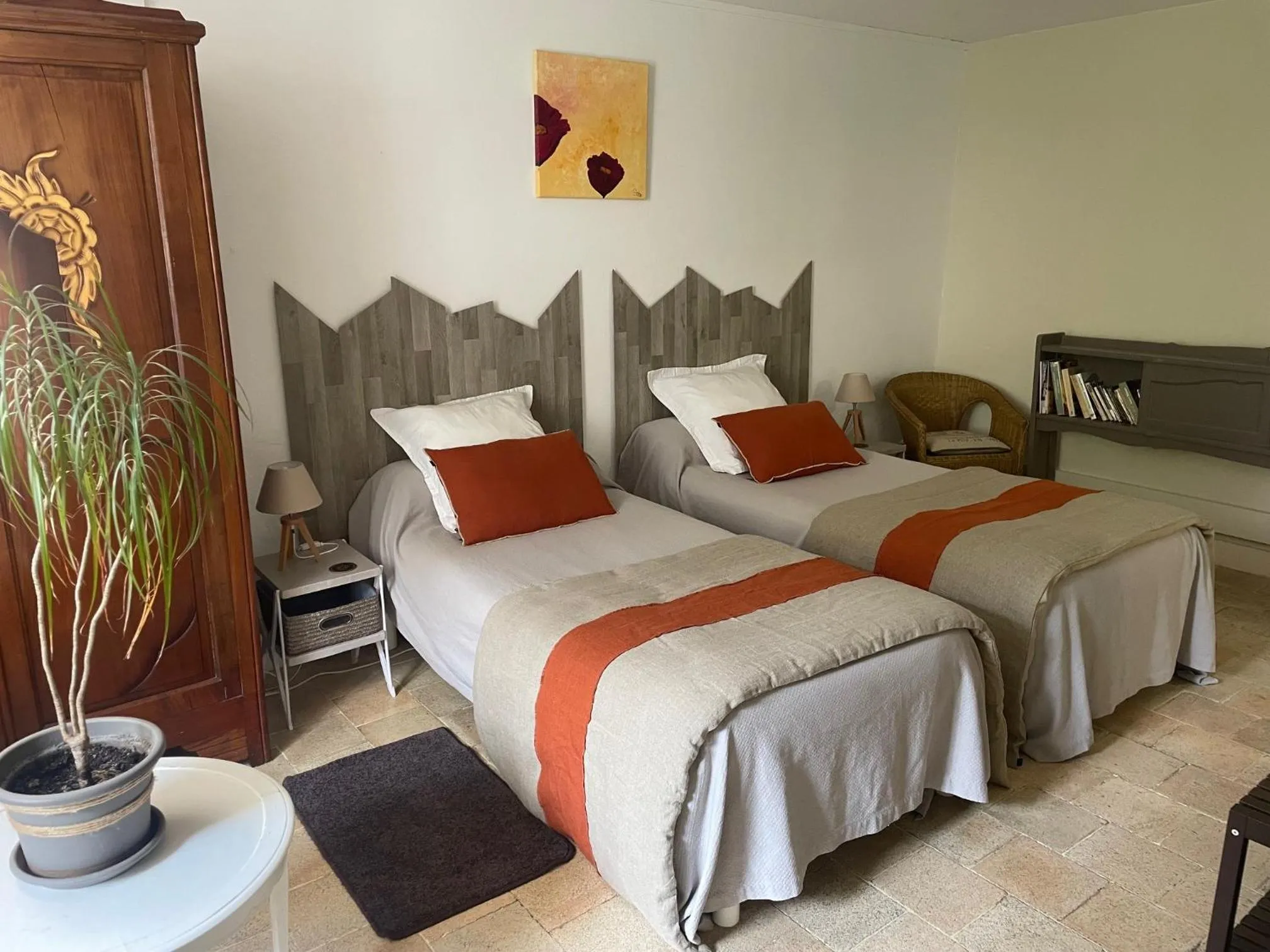 Photo of the whole room, Bed in La Balastière