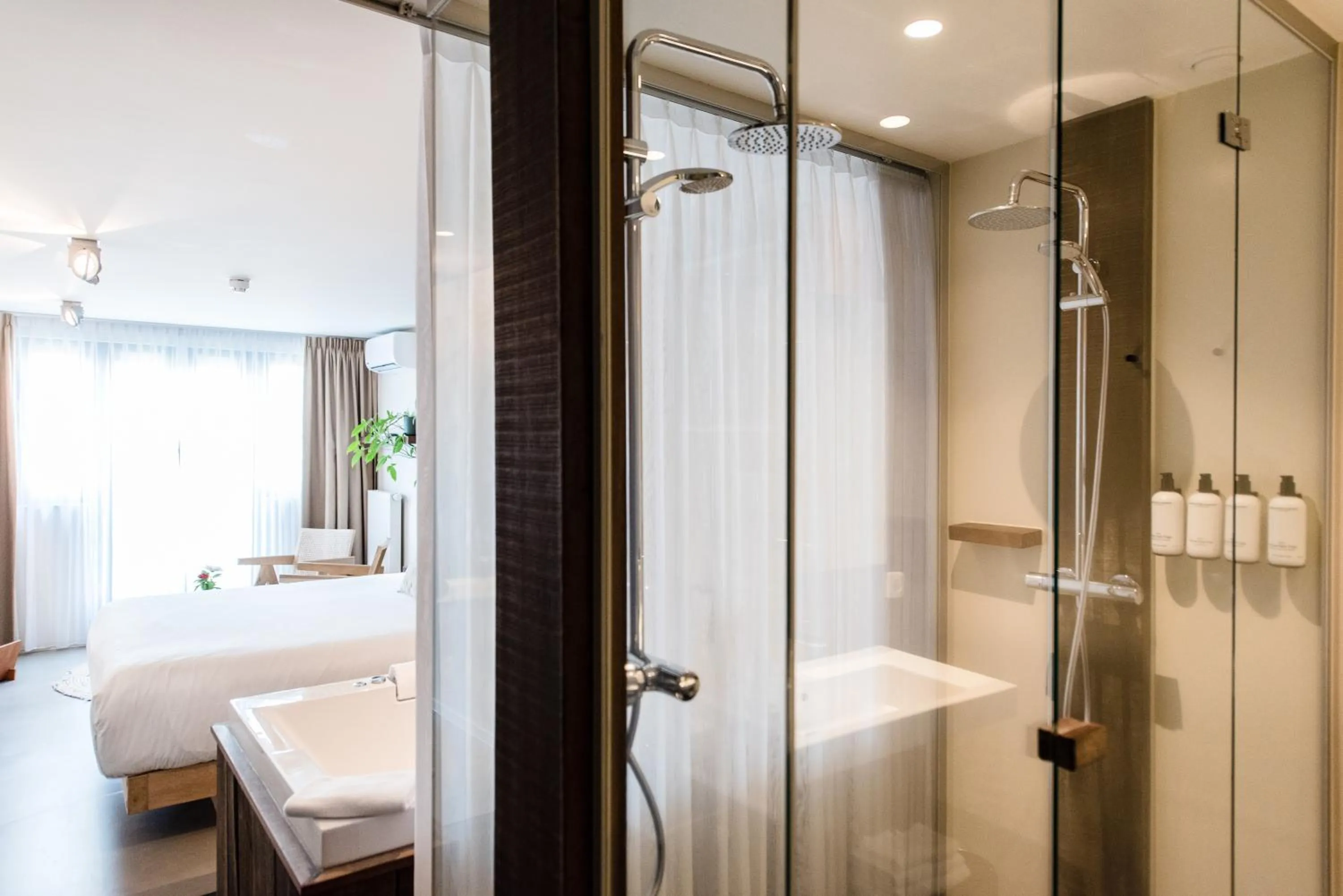 Bathroom in Van Heeckeren Hotel