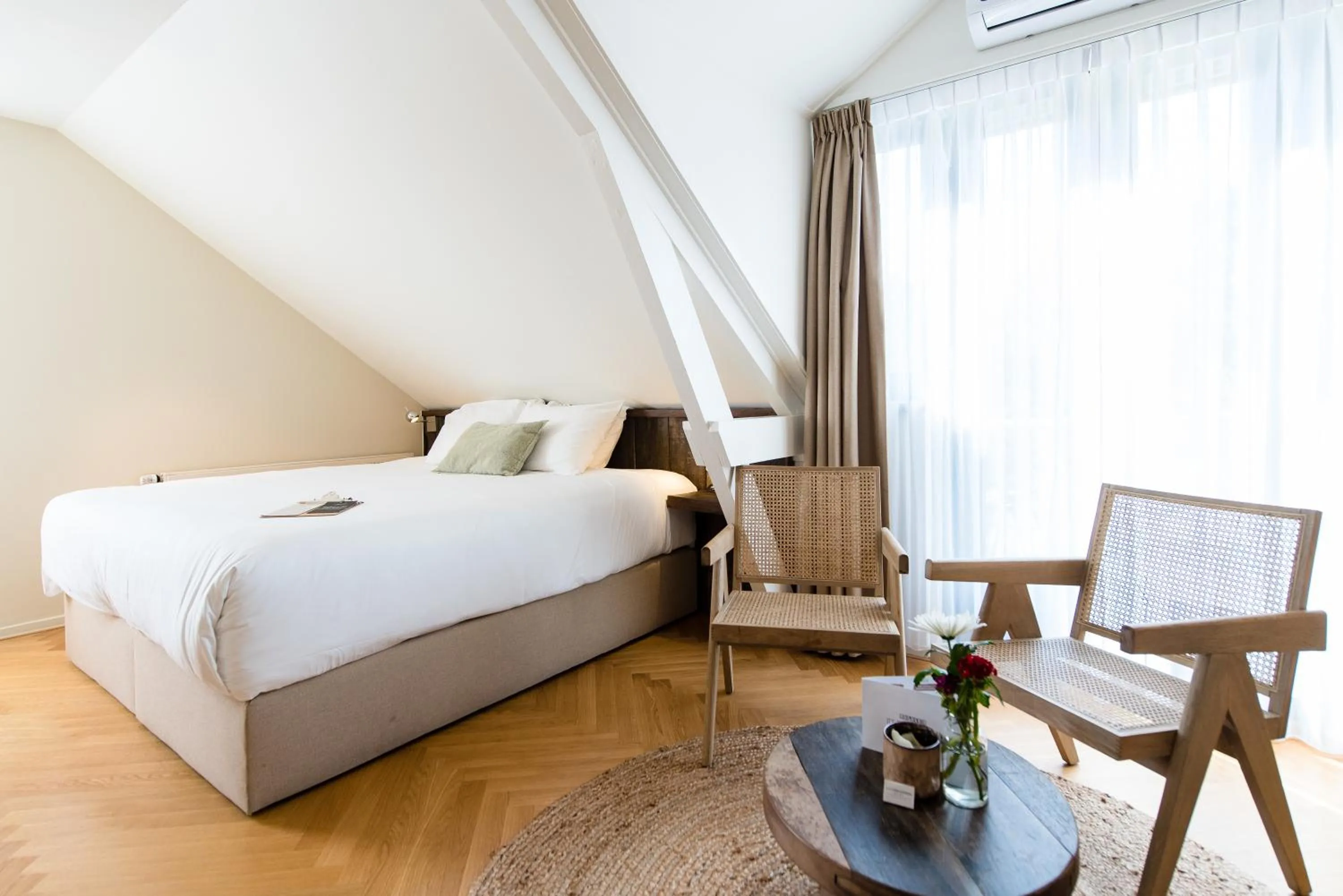 Photo of the whole room, Bed in Van Heeckeren Hotel