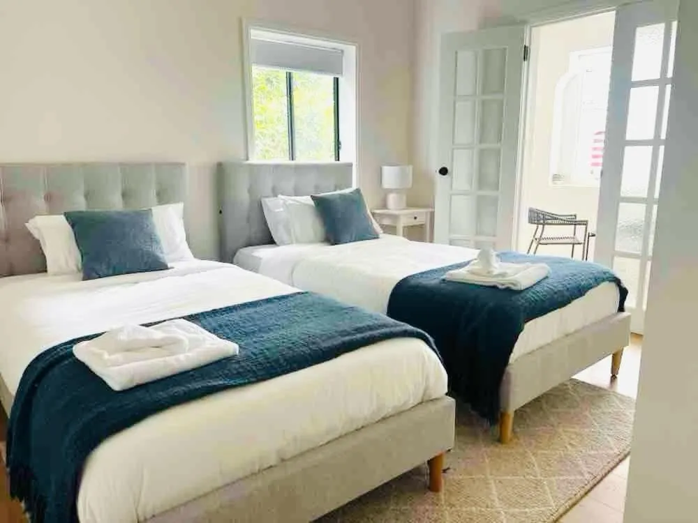 Bedroom, Bed in Hamilton Lodge Apartments by Urban Rest