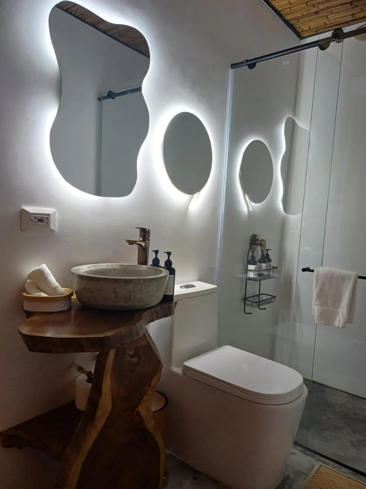 Shower in Cannatel Exclusive Hotel