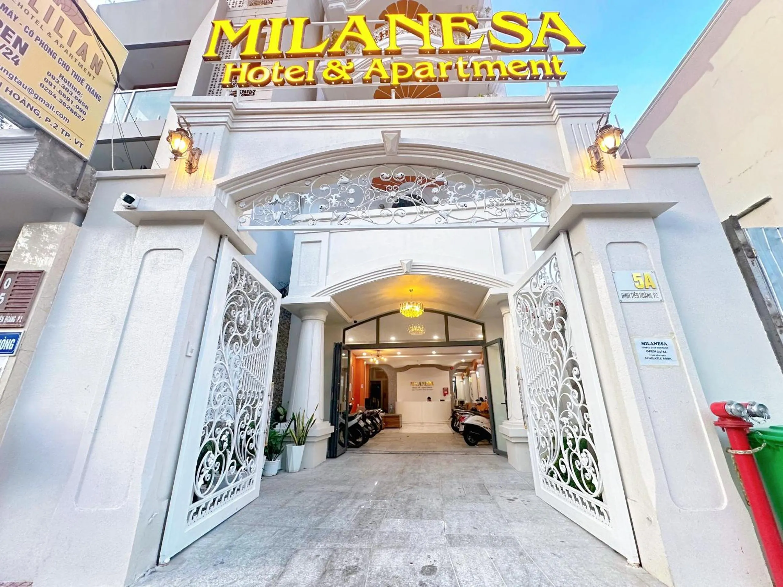 Facade/entrance in Milanesa Hotel and Apartment