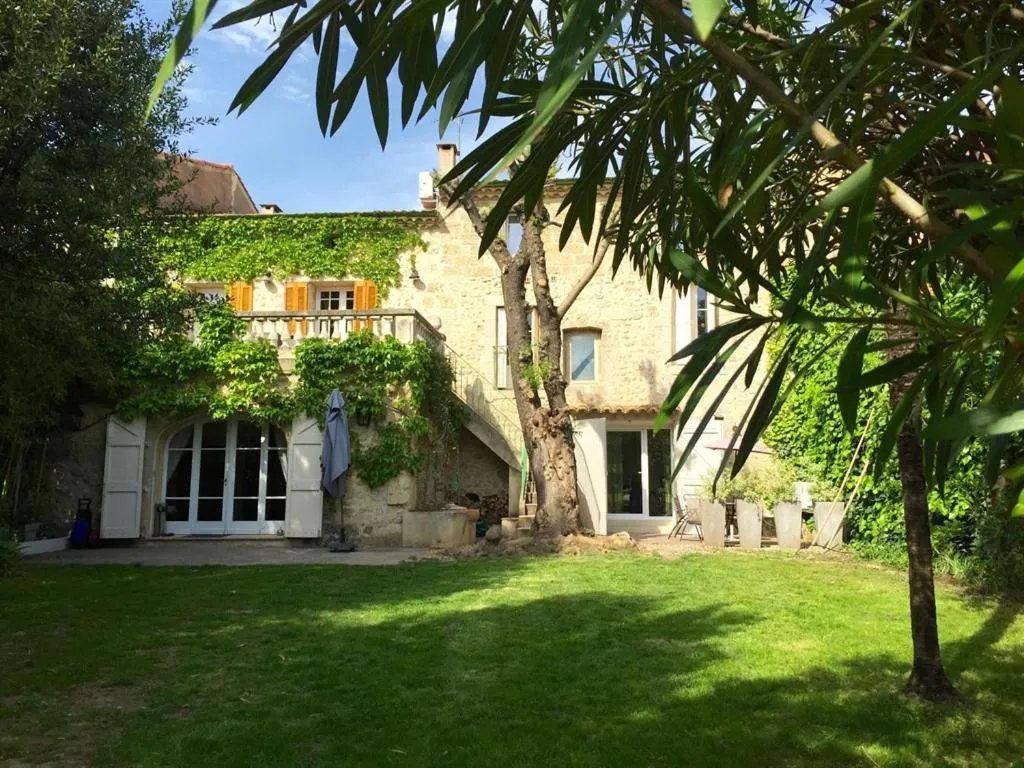 Property building in Clos de la Colombe