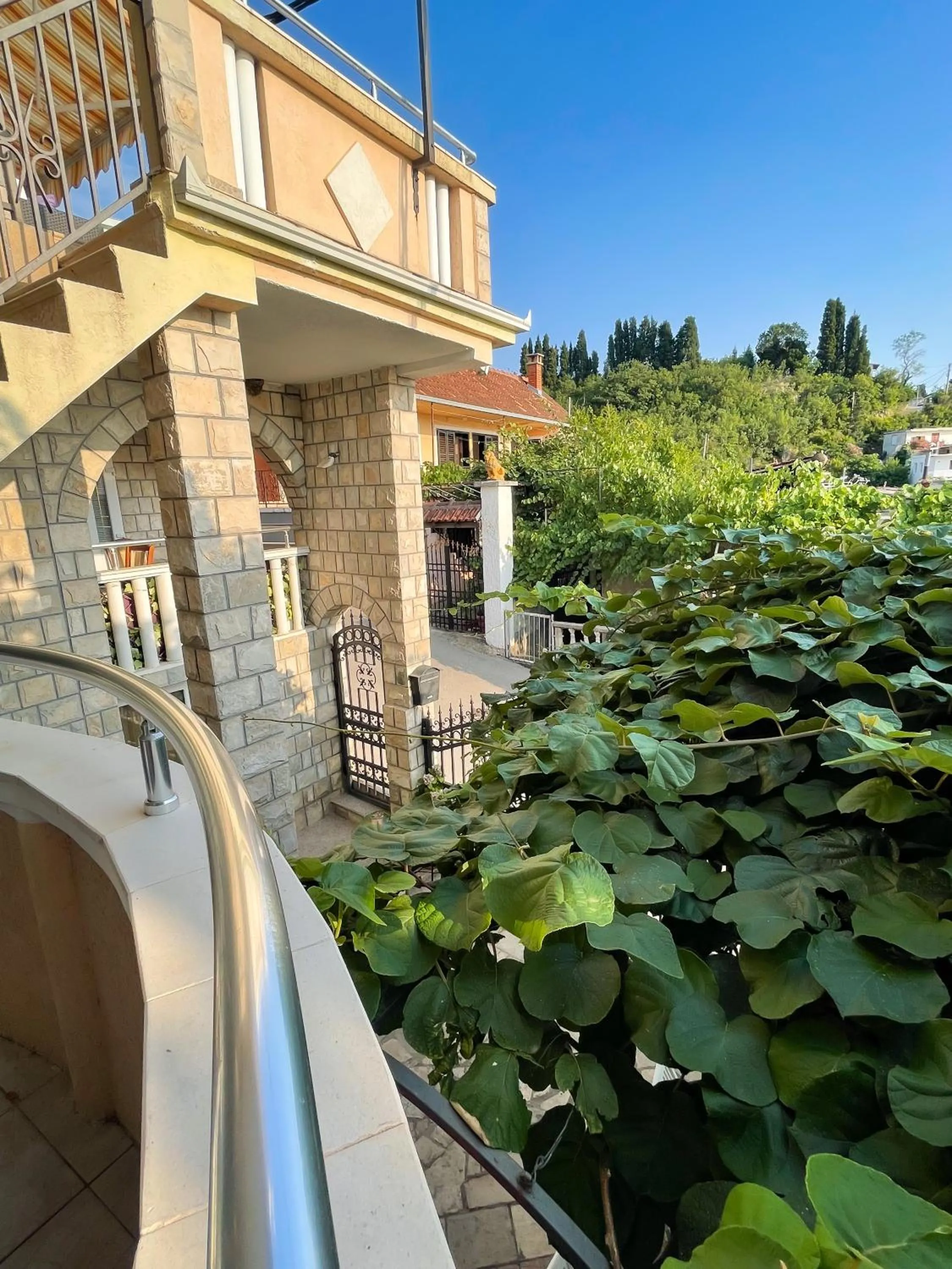 Apartments Moracanin