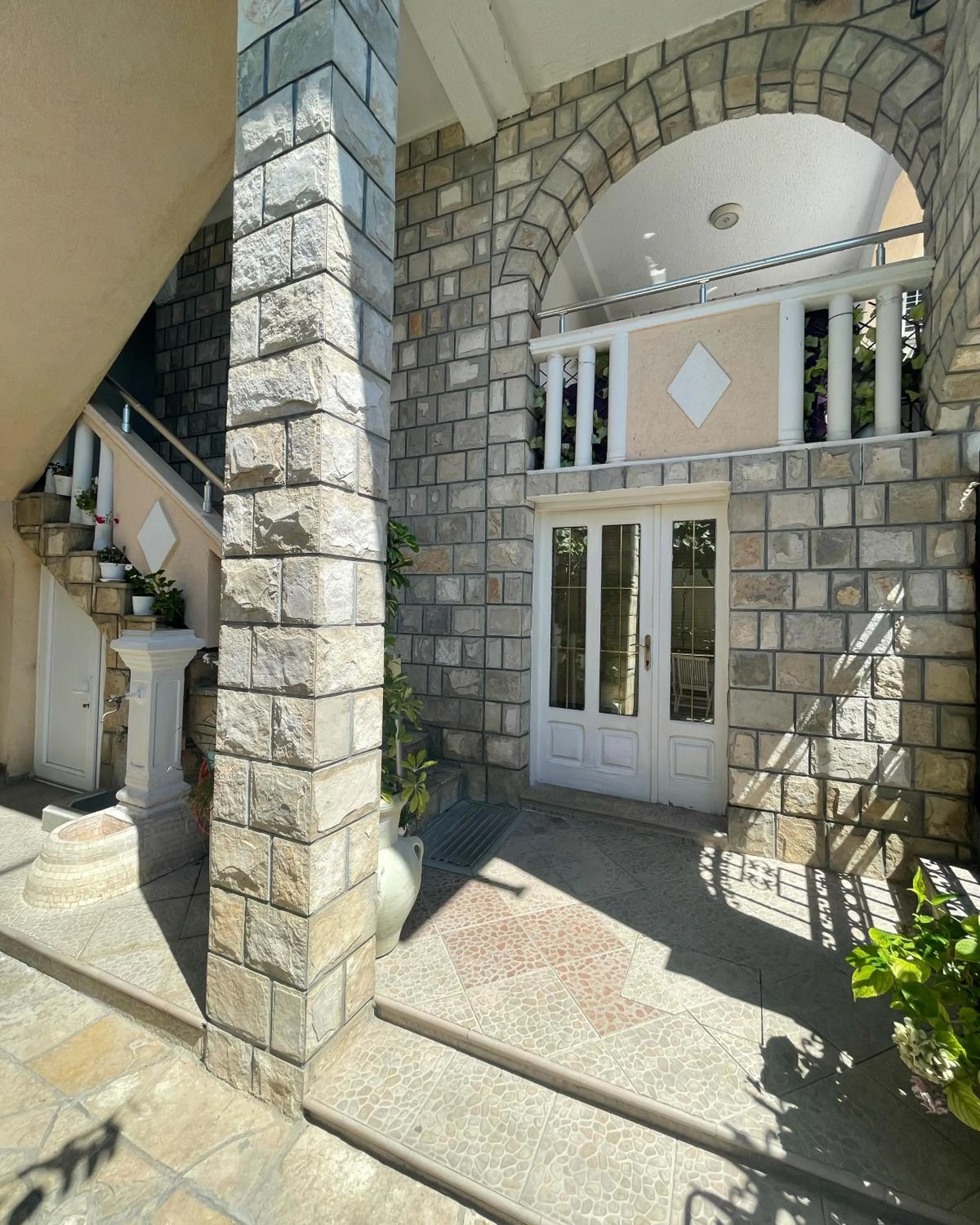 Apartments Moracanin