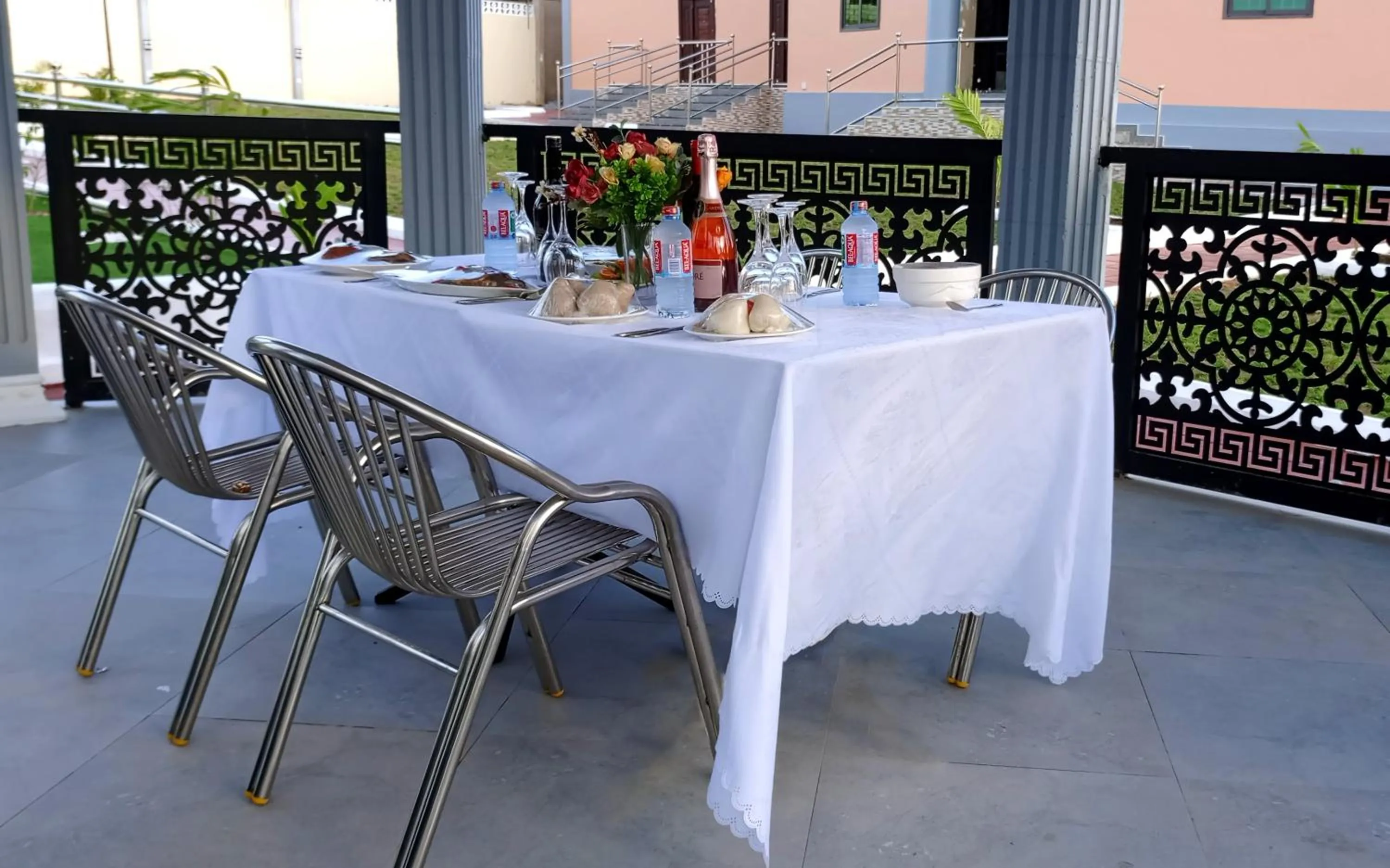 Restaurant/places to eat in Bella Ella Hotel & Event Center