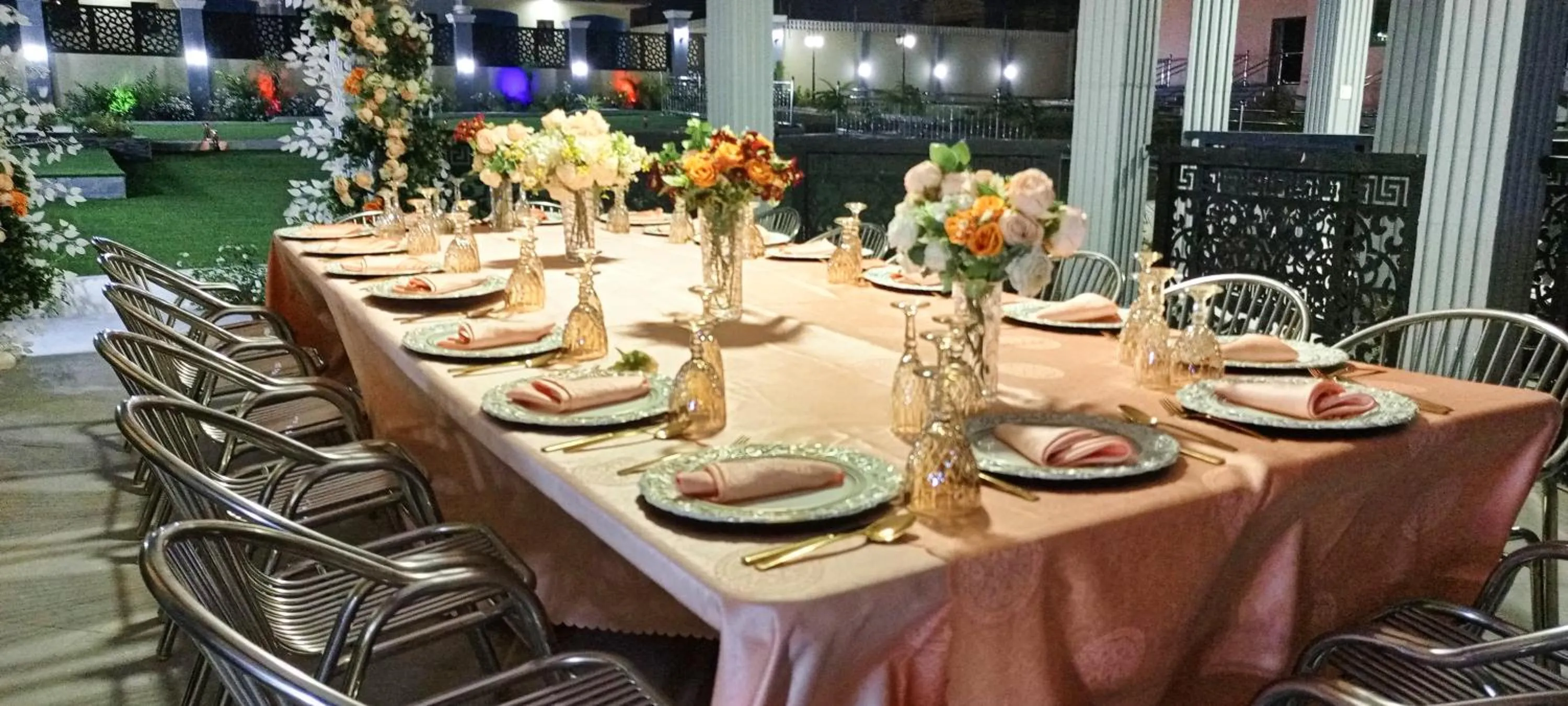 Restaurant/places to eat in Bella Ella Hotel & Event Center