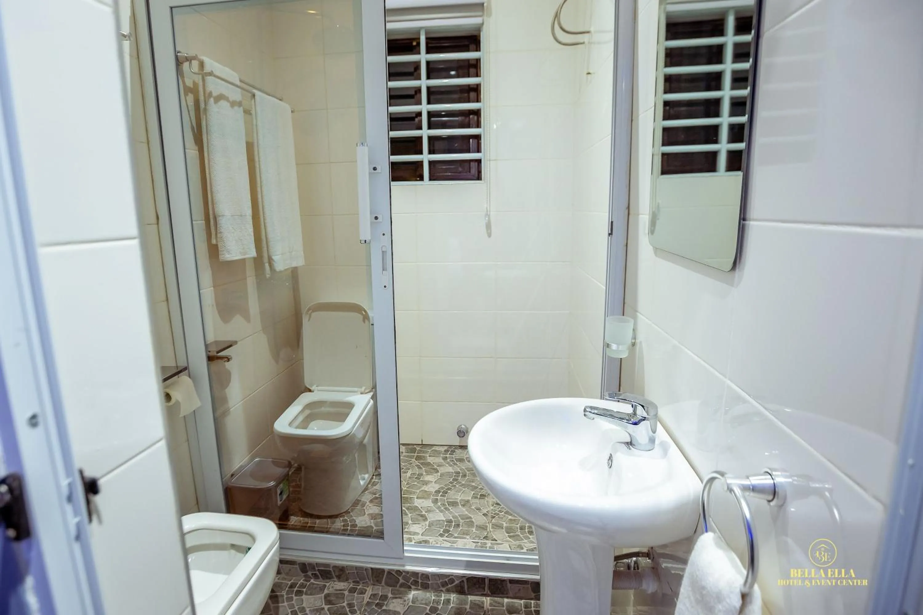 Shower in Bella Ella Hotel & Event Center