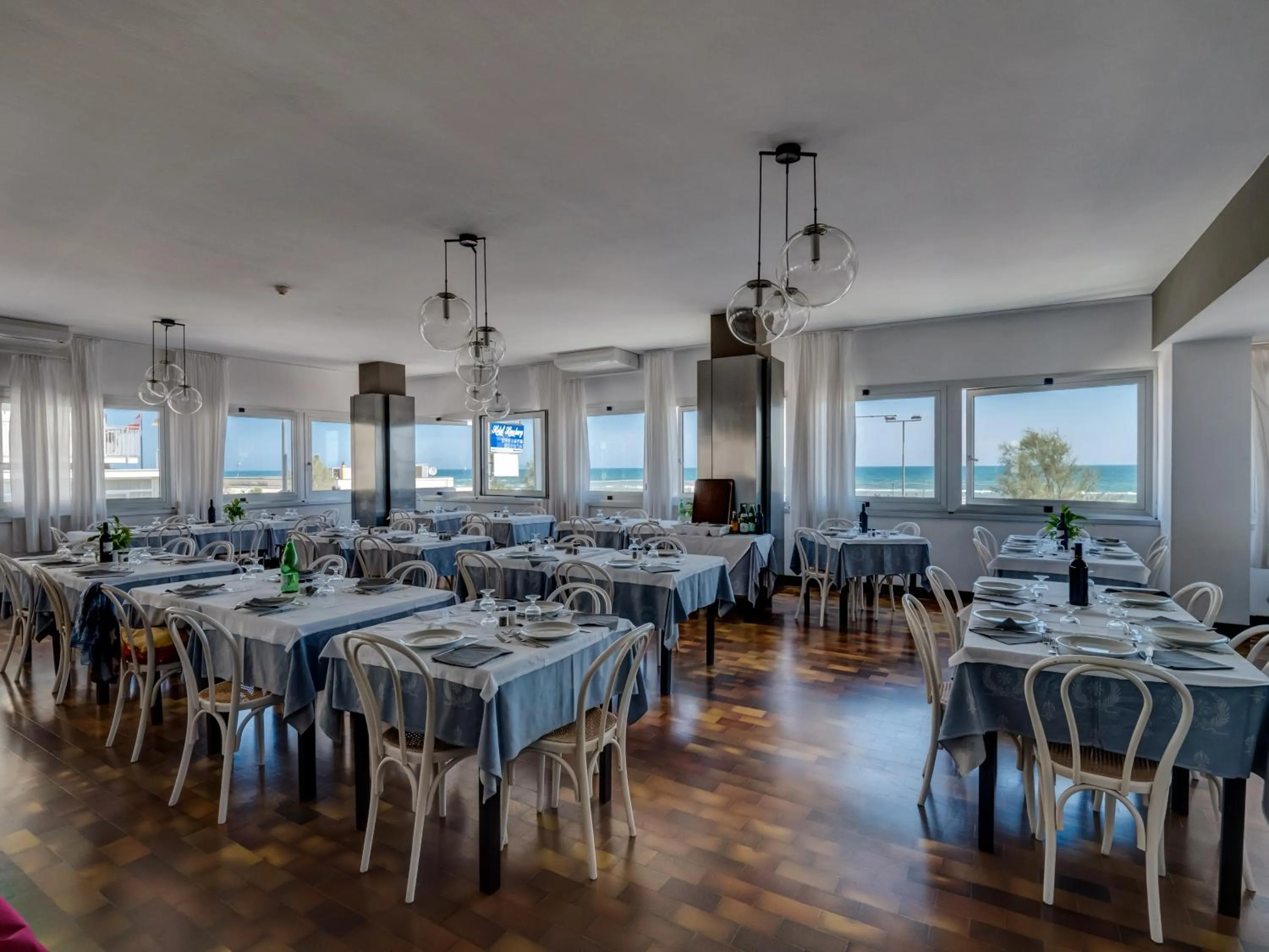 Restaurant/places to eat in Hotel Europa