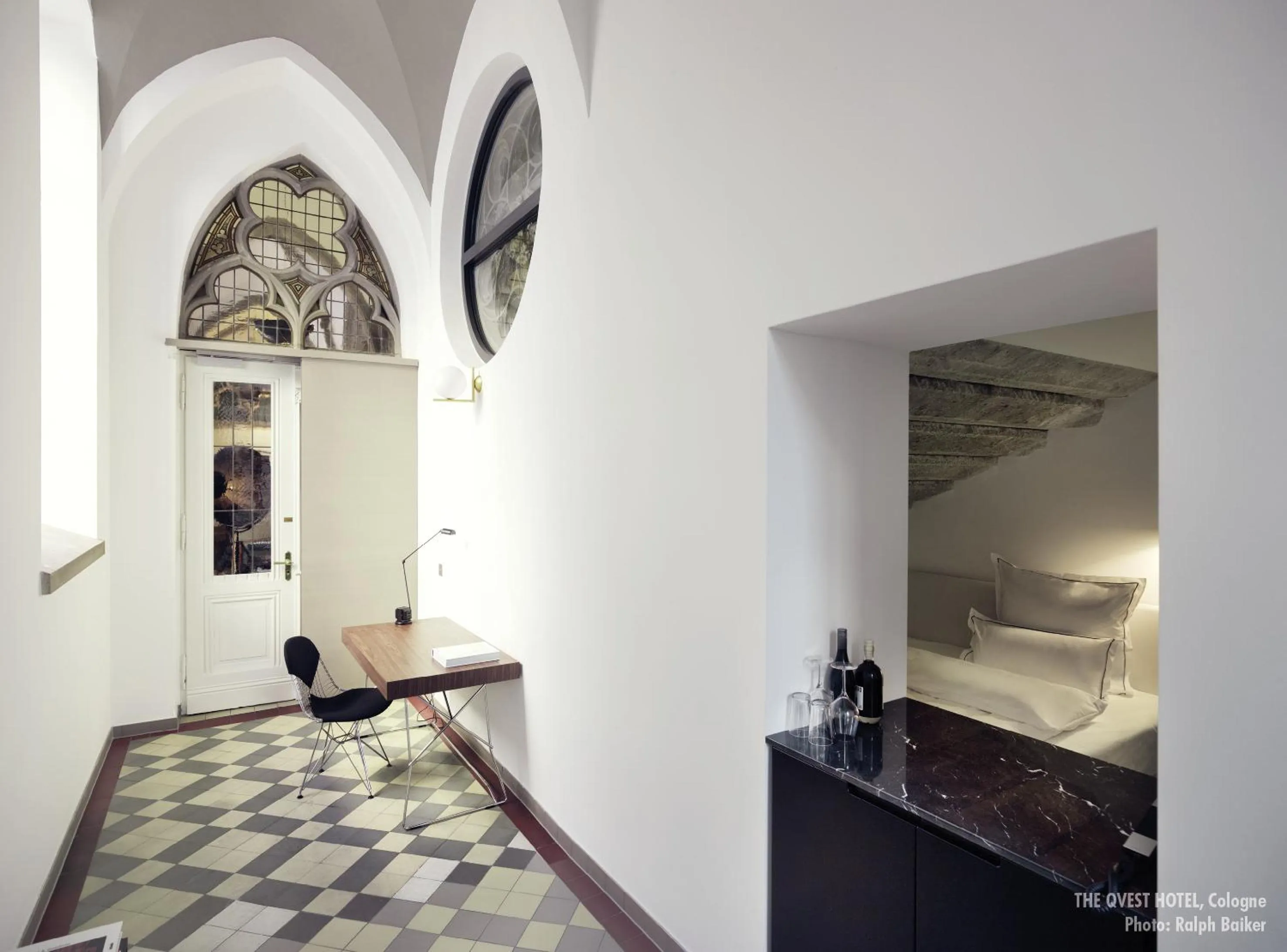 Photo of the whole room in THE QVEST hideaway