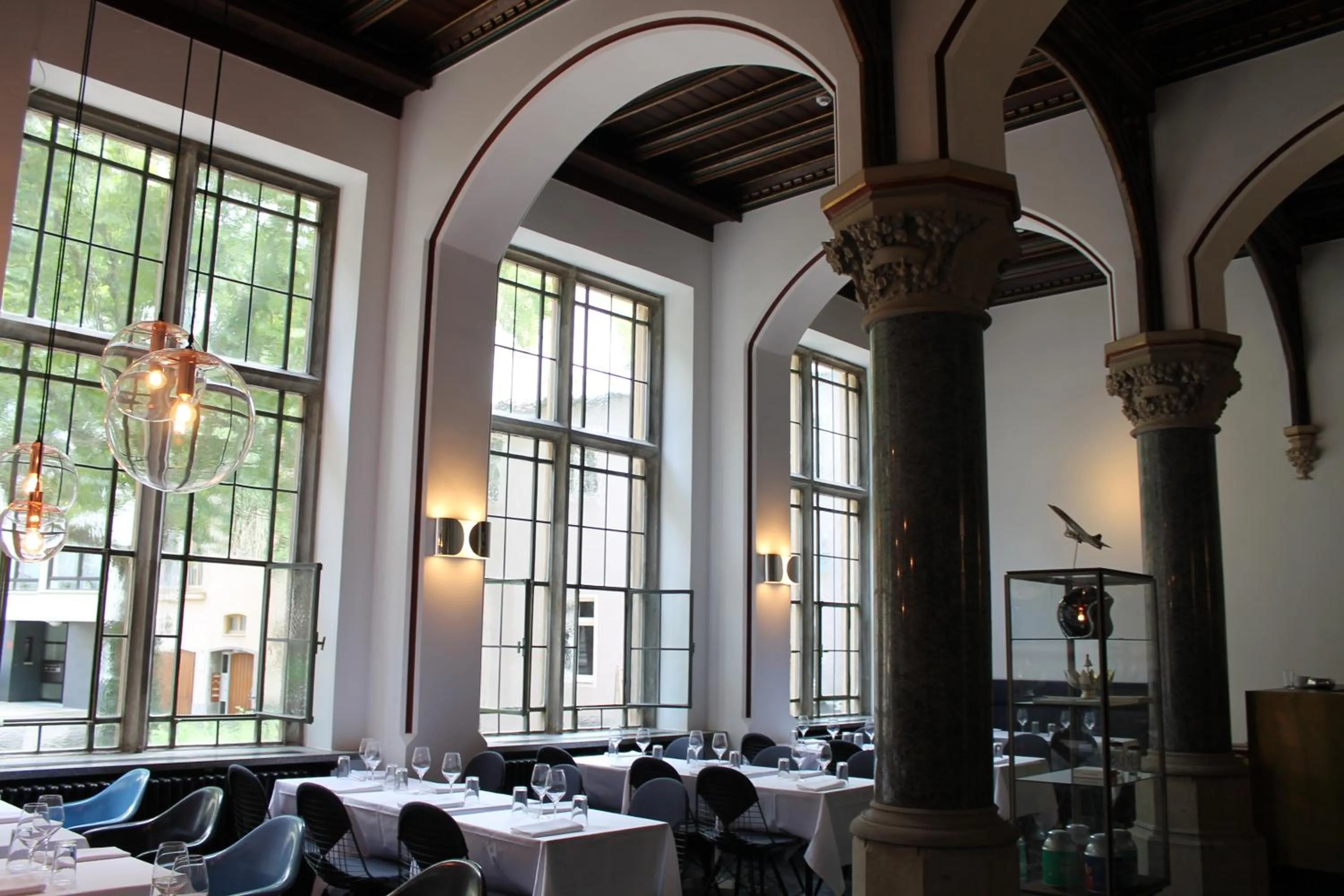 Restaurant/places to eat in THE QVEST hideaway