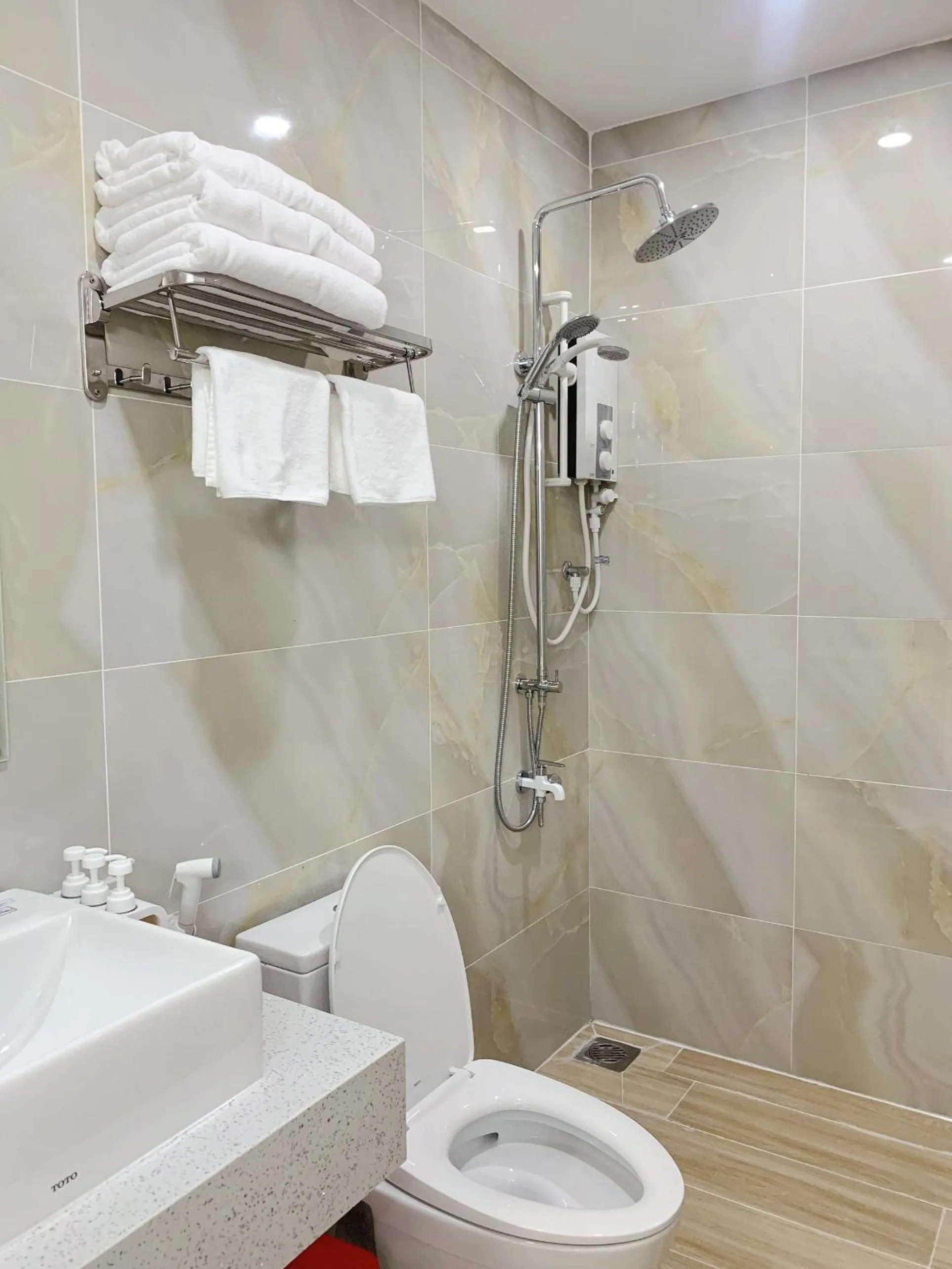 Shower in Thuan Phat House Soc Trang