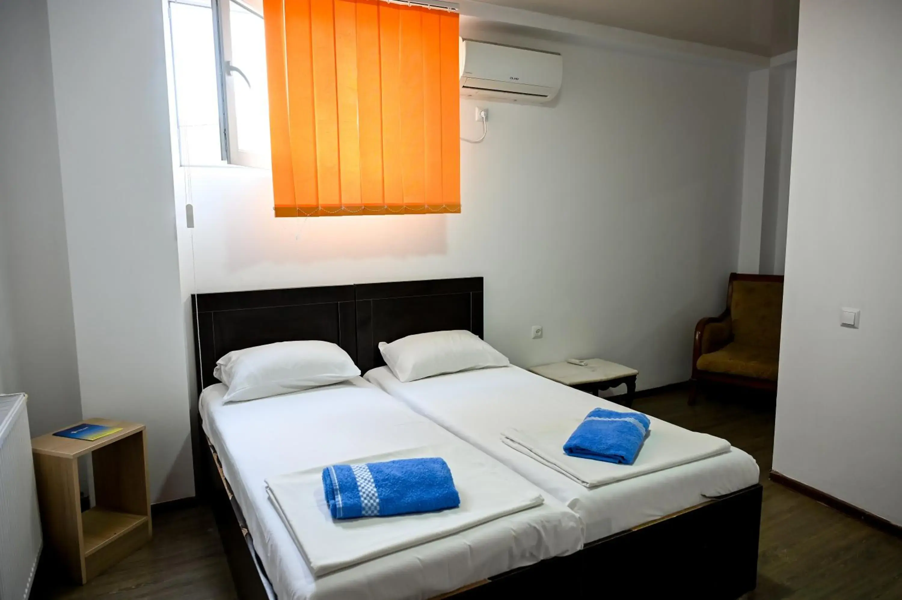 Twin Room with Bathroom in StarHostel Twin Room with Bathroom in StarHostel