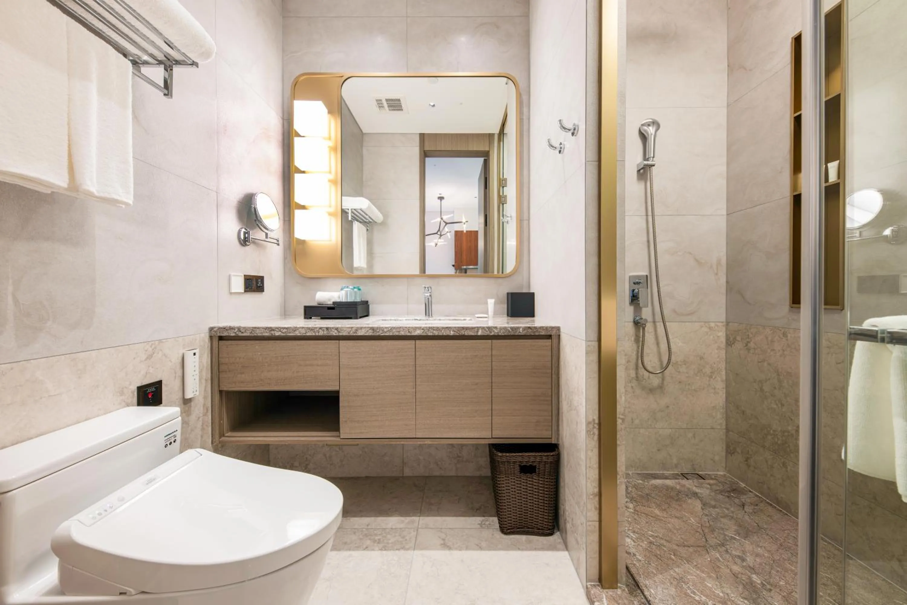 Shower in Shan Zhi Ye Serviced Apartment Hotel - Houjie Wanda Plaza Liaoxia Subway Station