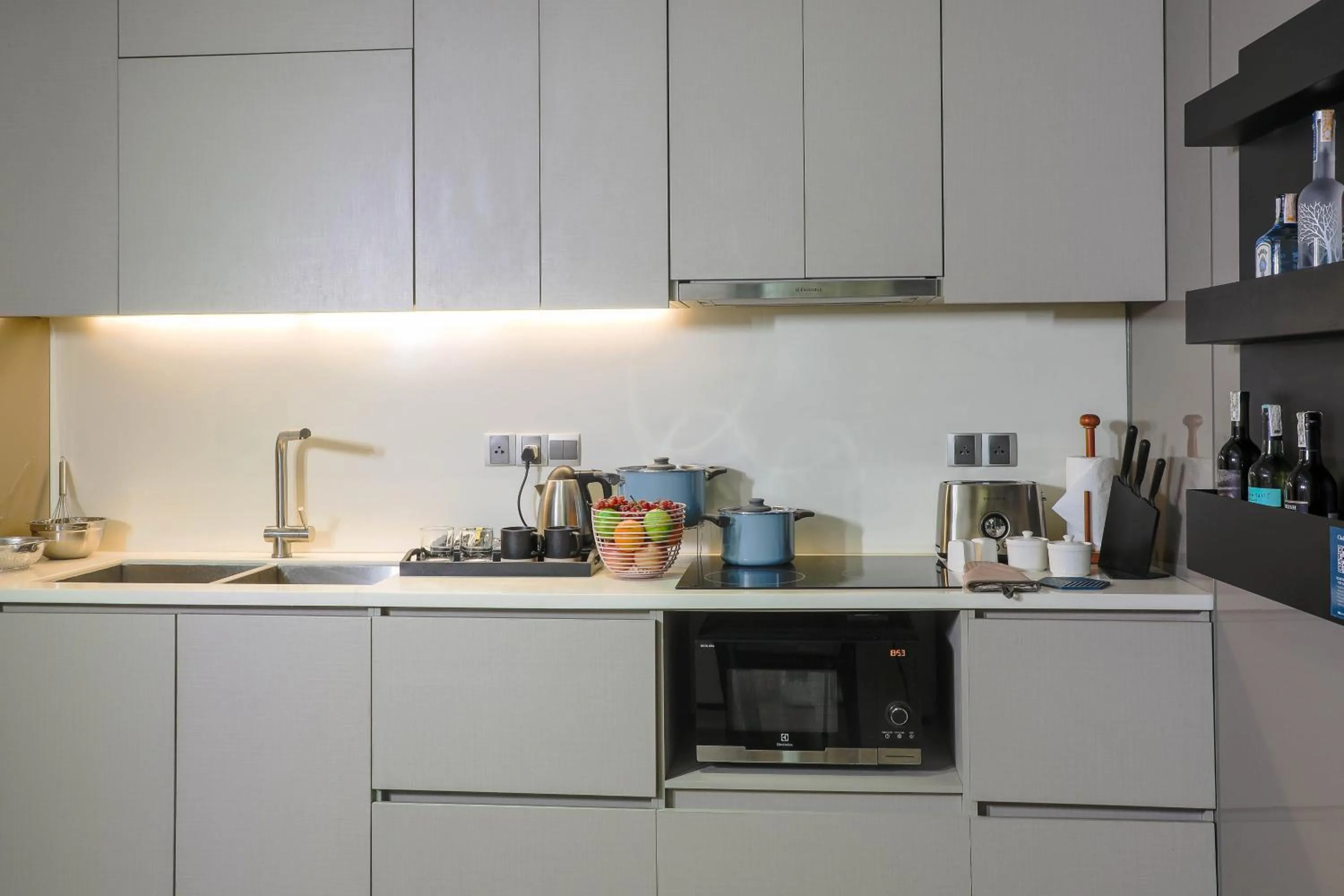 Kitchen or kitchenette in Oakwood Makati Avenue