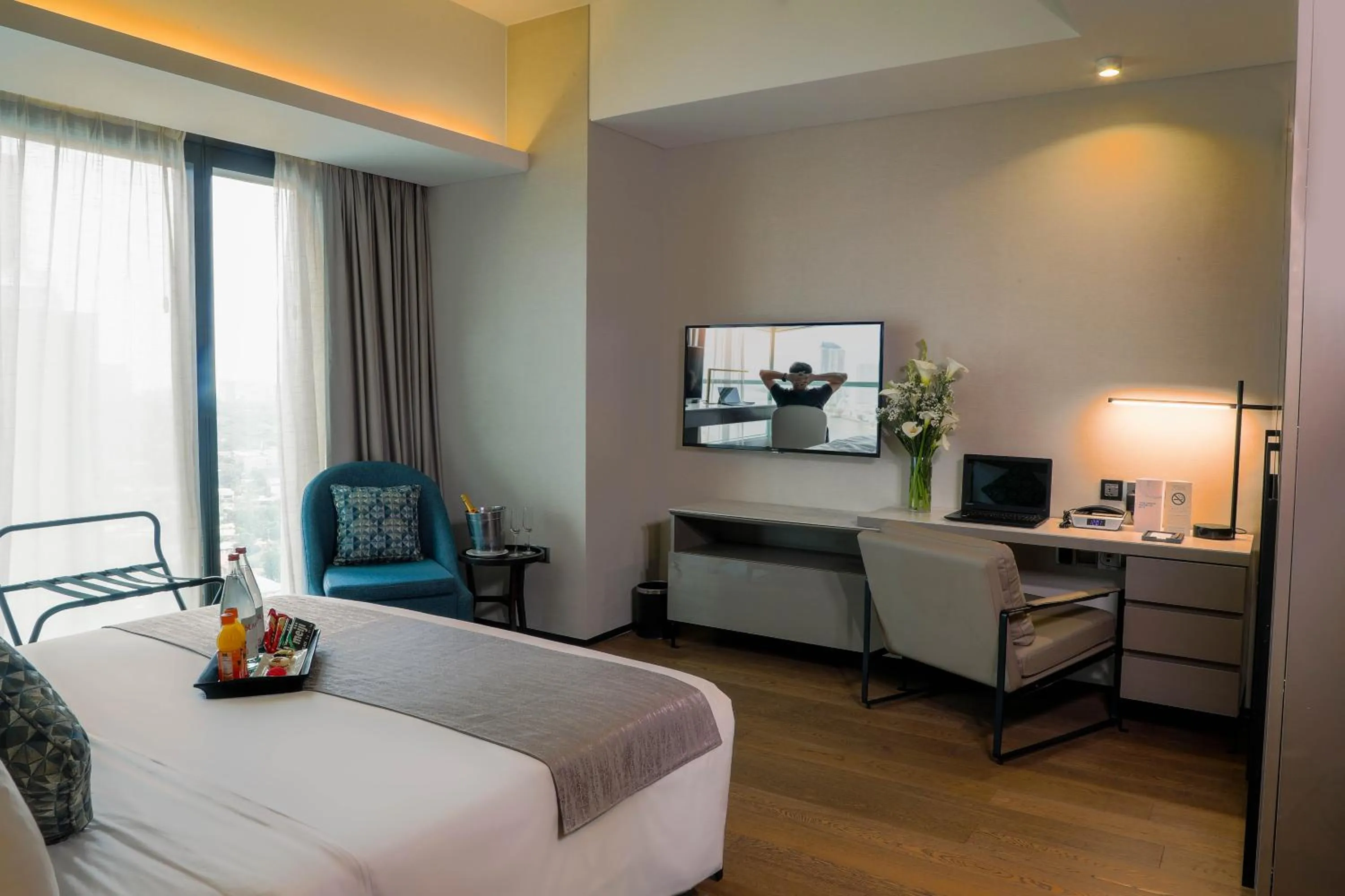 Bedroom, Bed in Oakwood Makati Avenue