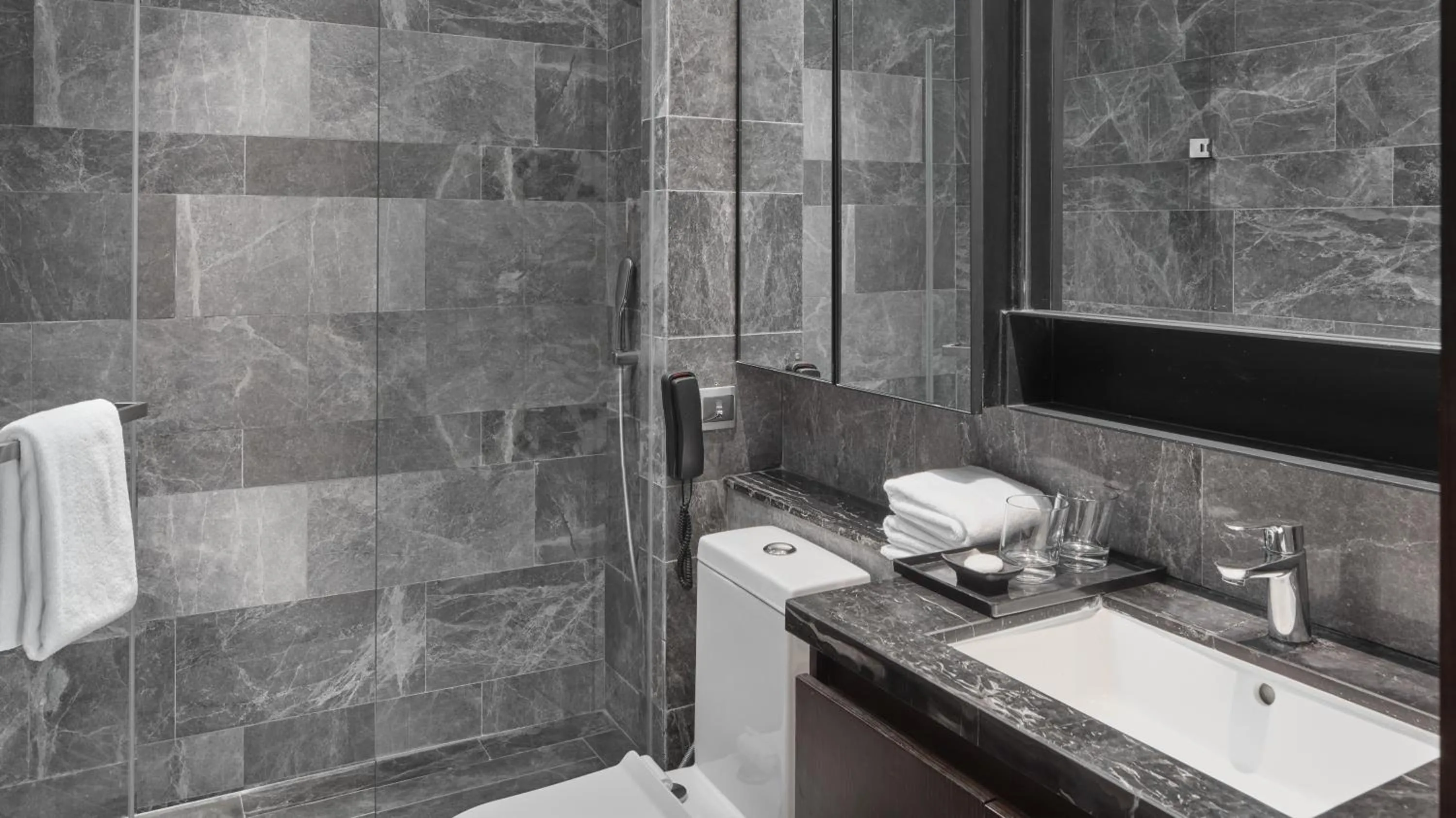 Bathroom in Oakwood Makati Avenue