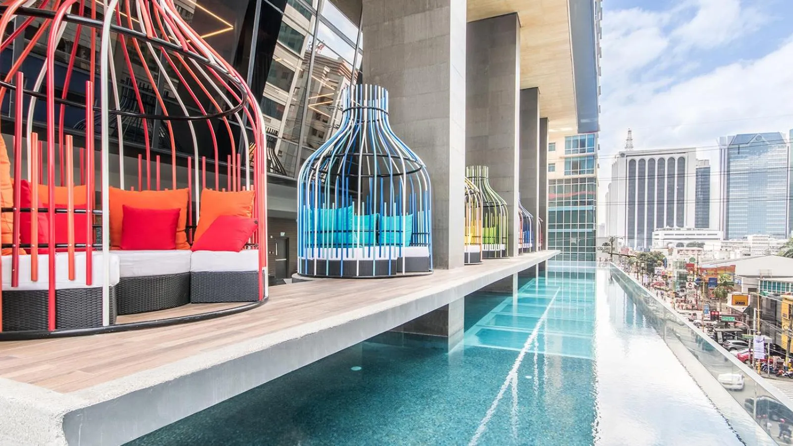 Swimming pool in Oakwood Makati Avenue