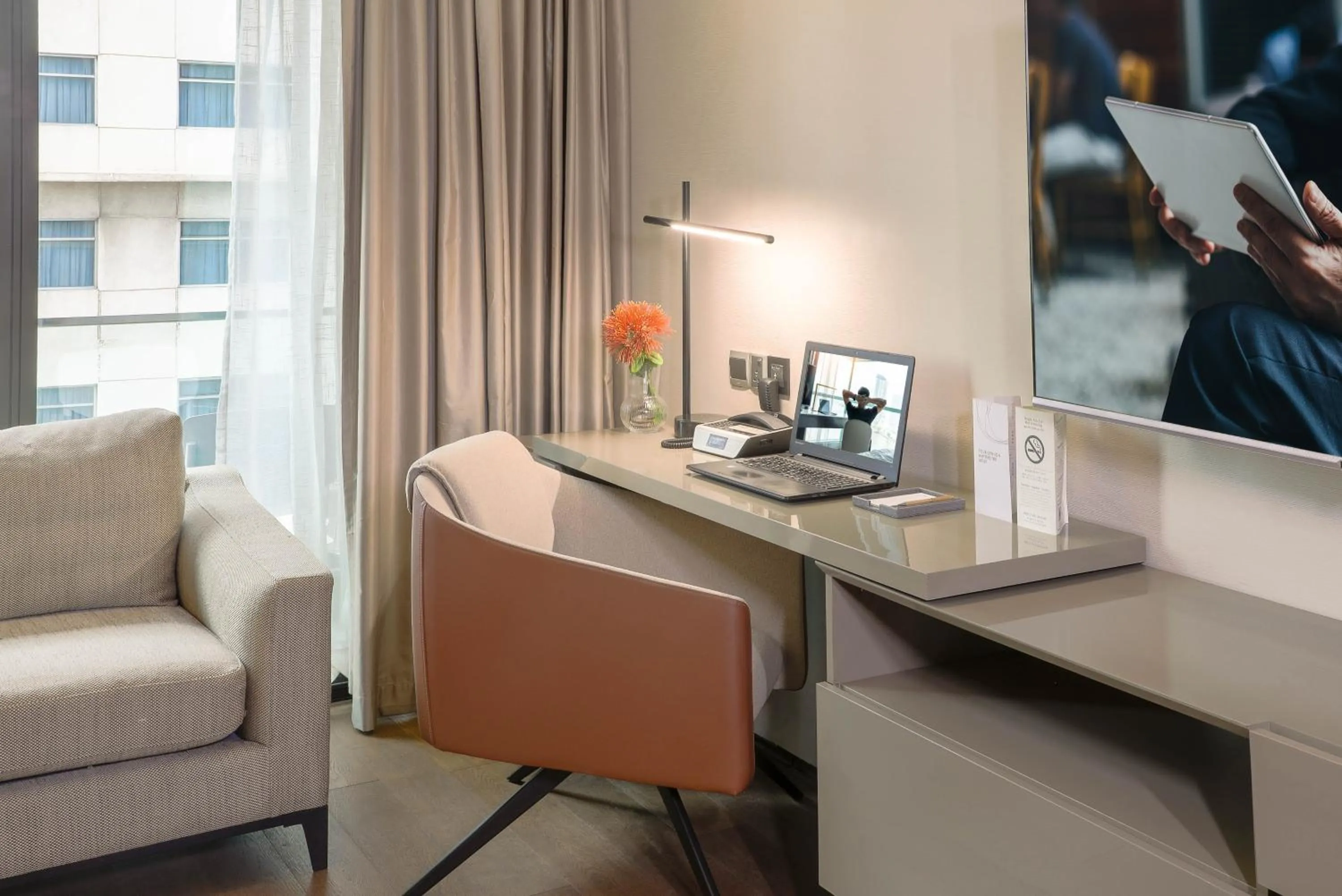 hair dresser in Oakwood Makati Avenue