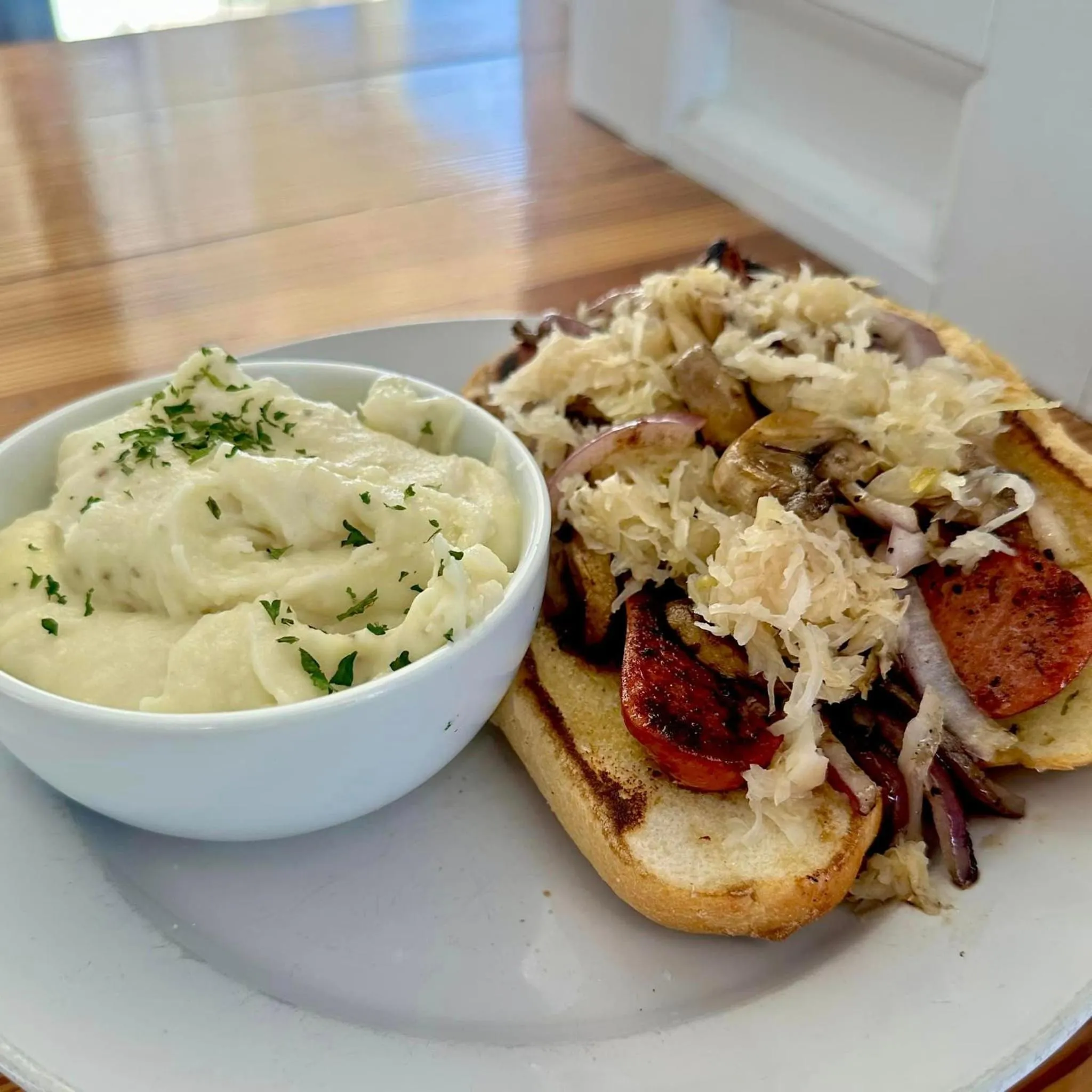 Restaurant/places to eat in Riverview Hotel