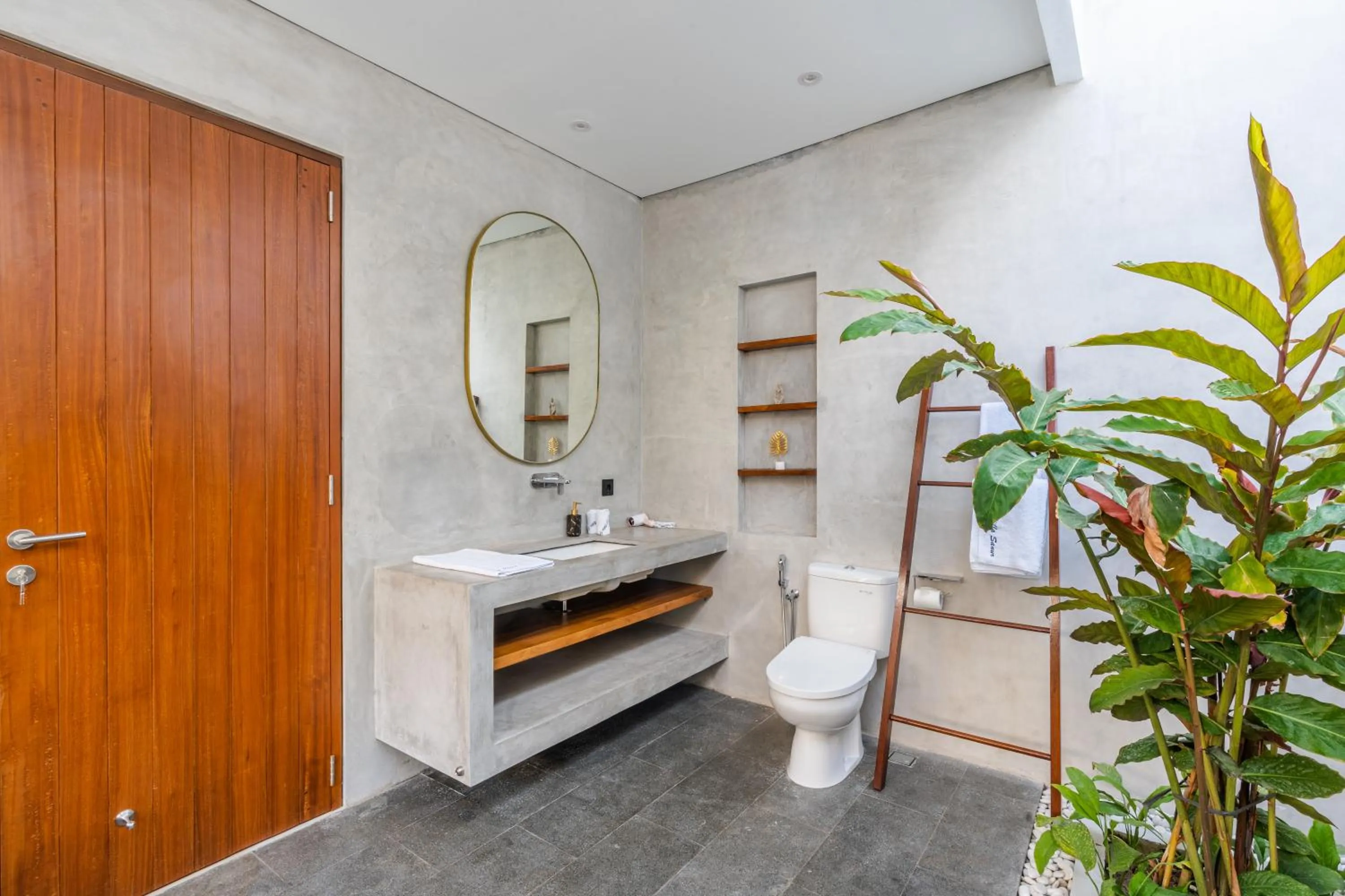 Shower in J4 Villas Sanur