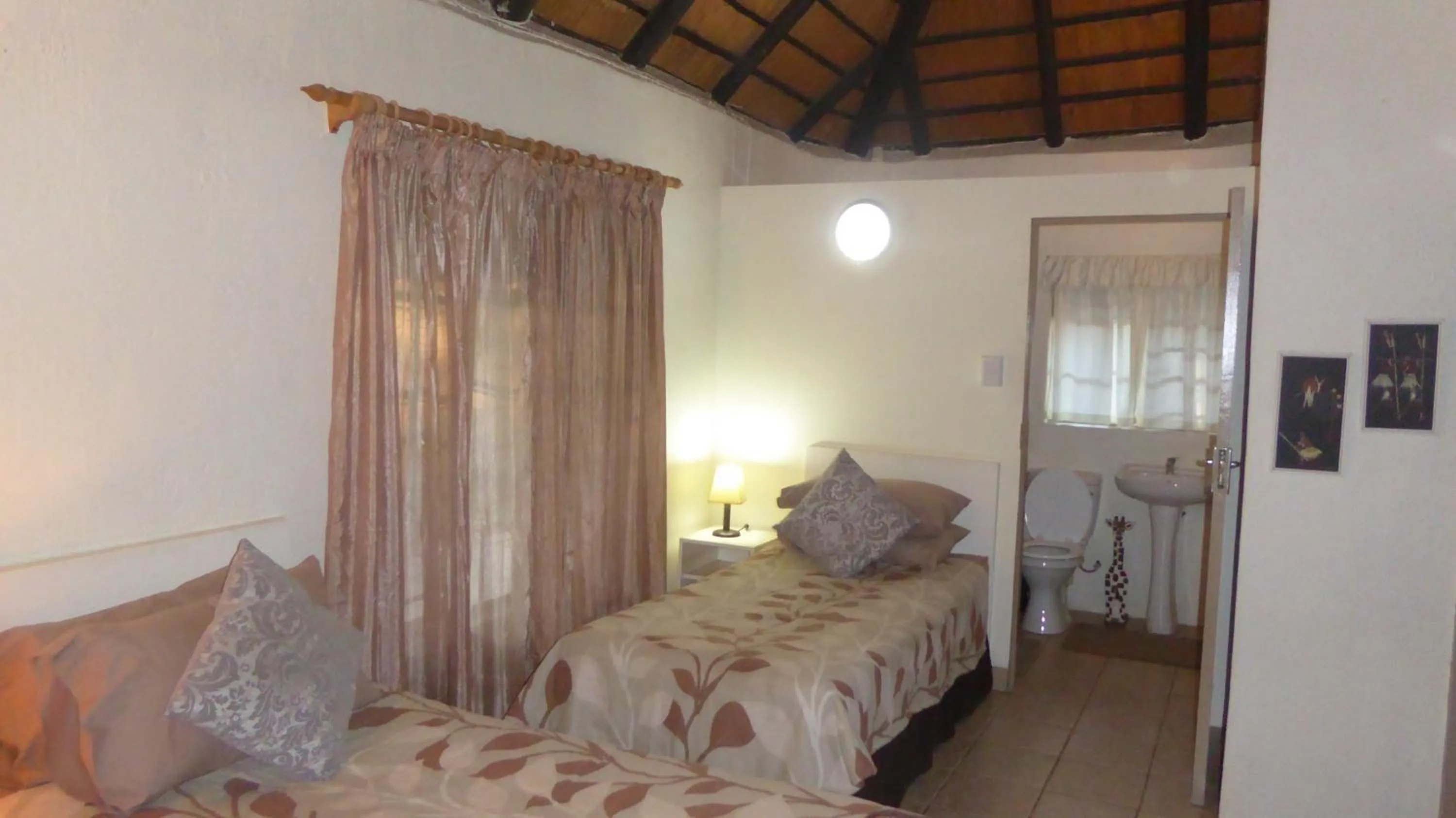 Bedroom, Bed in Kruger Cottage