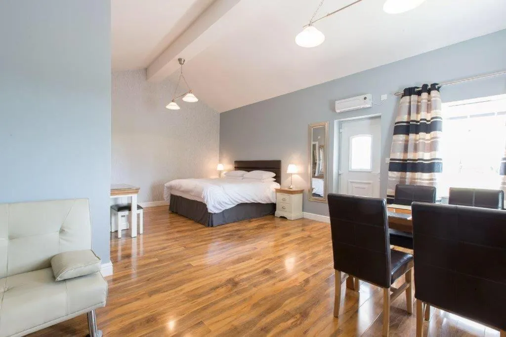 Photo of the whole room, Bed in Silverstone Golf Club And Hotel