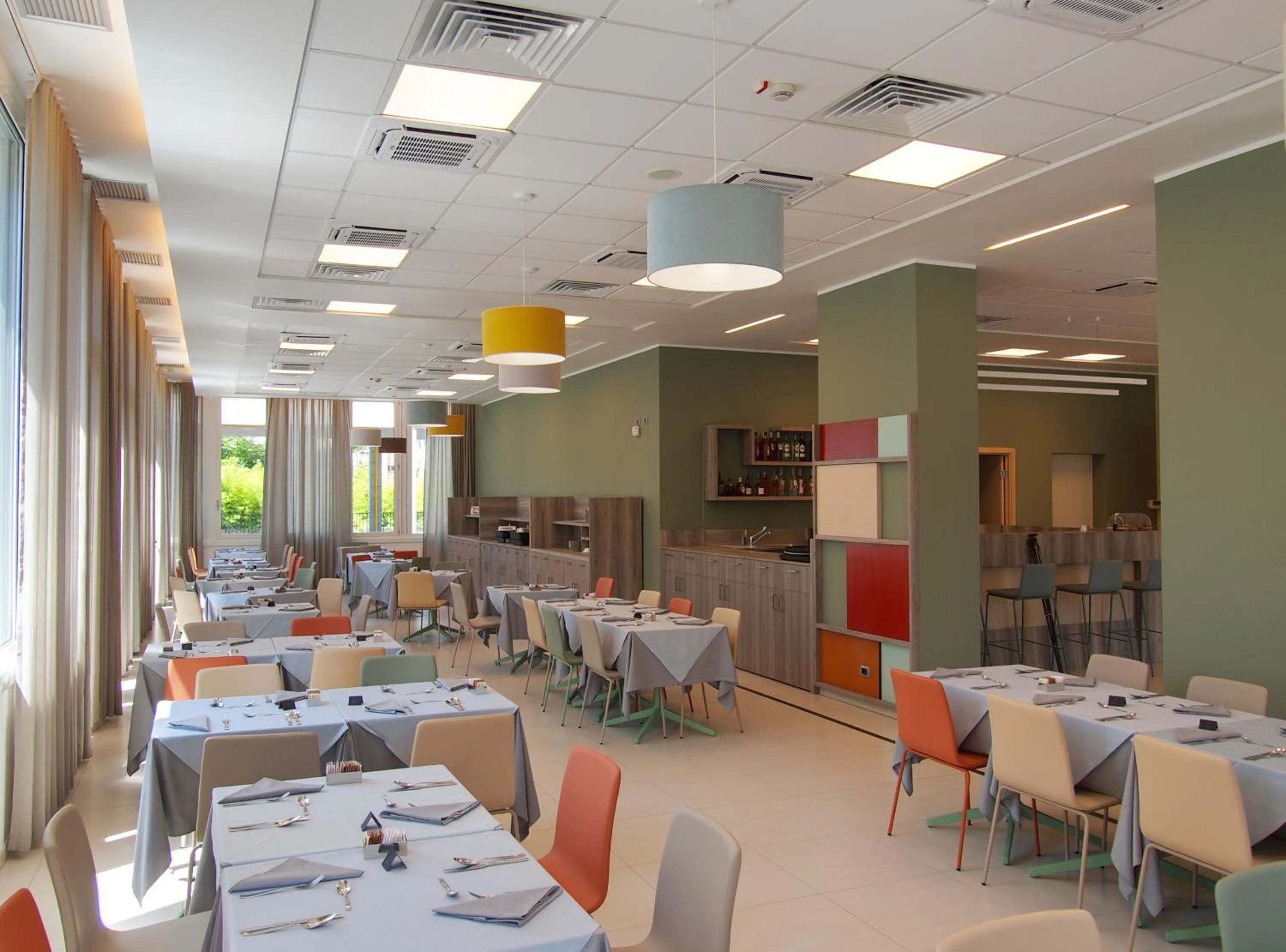 Restaurant/places to eat in Tower Hotel Malpensa