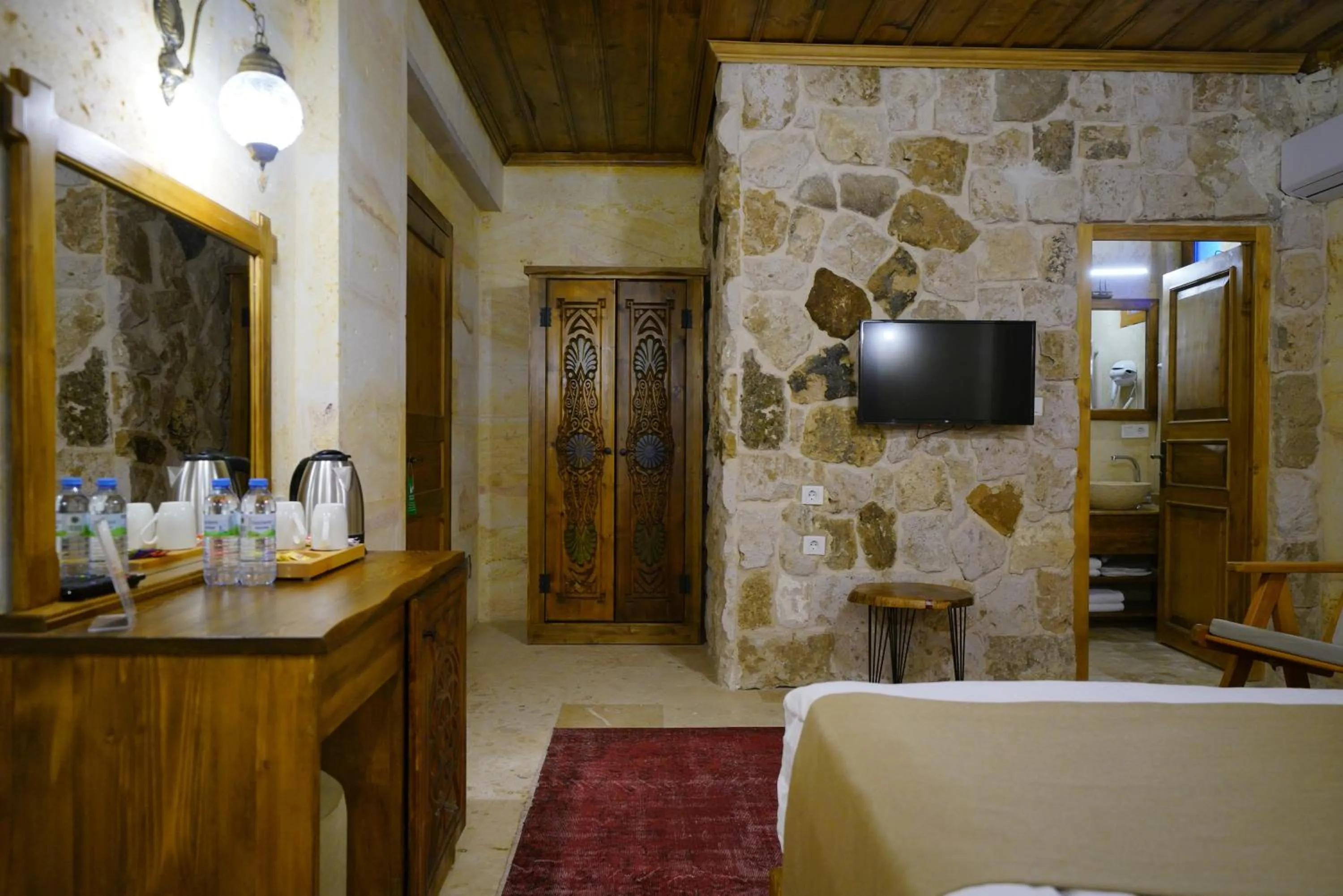 TV and multimedia, Bed in Enjoy Stone Hotel