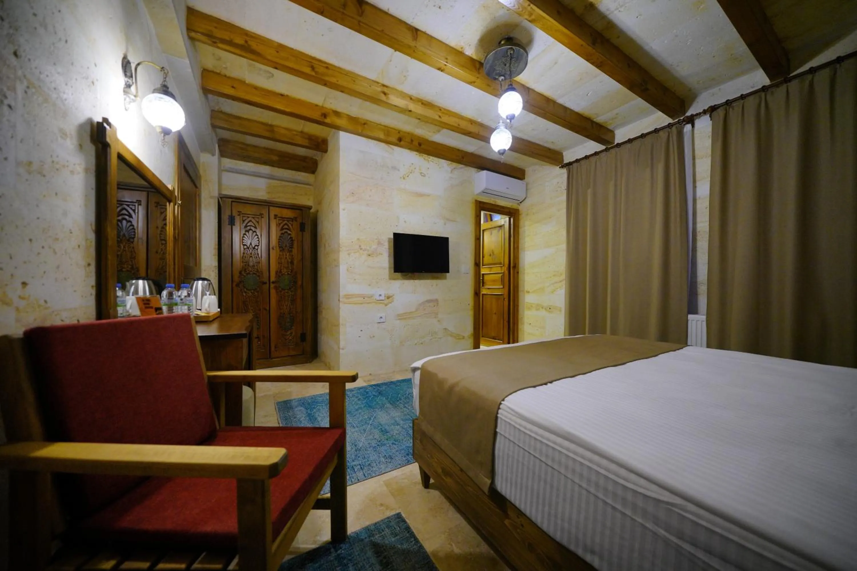 Photo of the whole room, Bed in Enjoy Stone Hotel