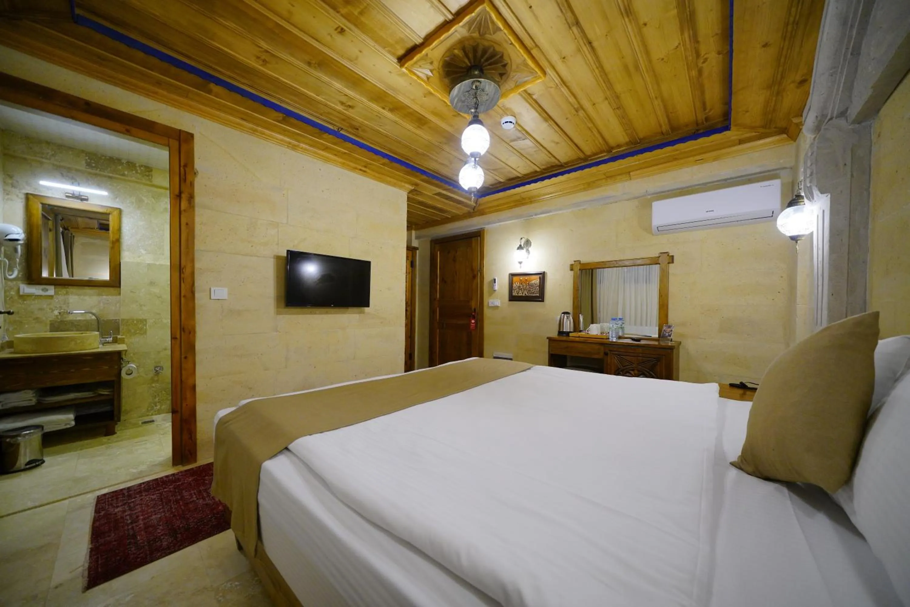 Photo of the whole room, Bed in Enjoy Stone Hotel