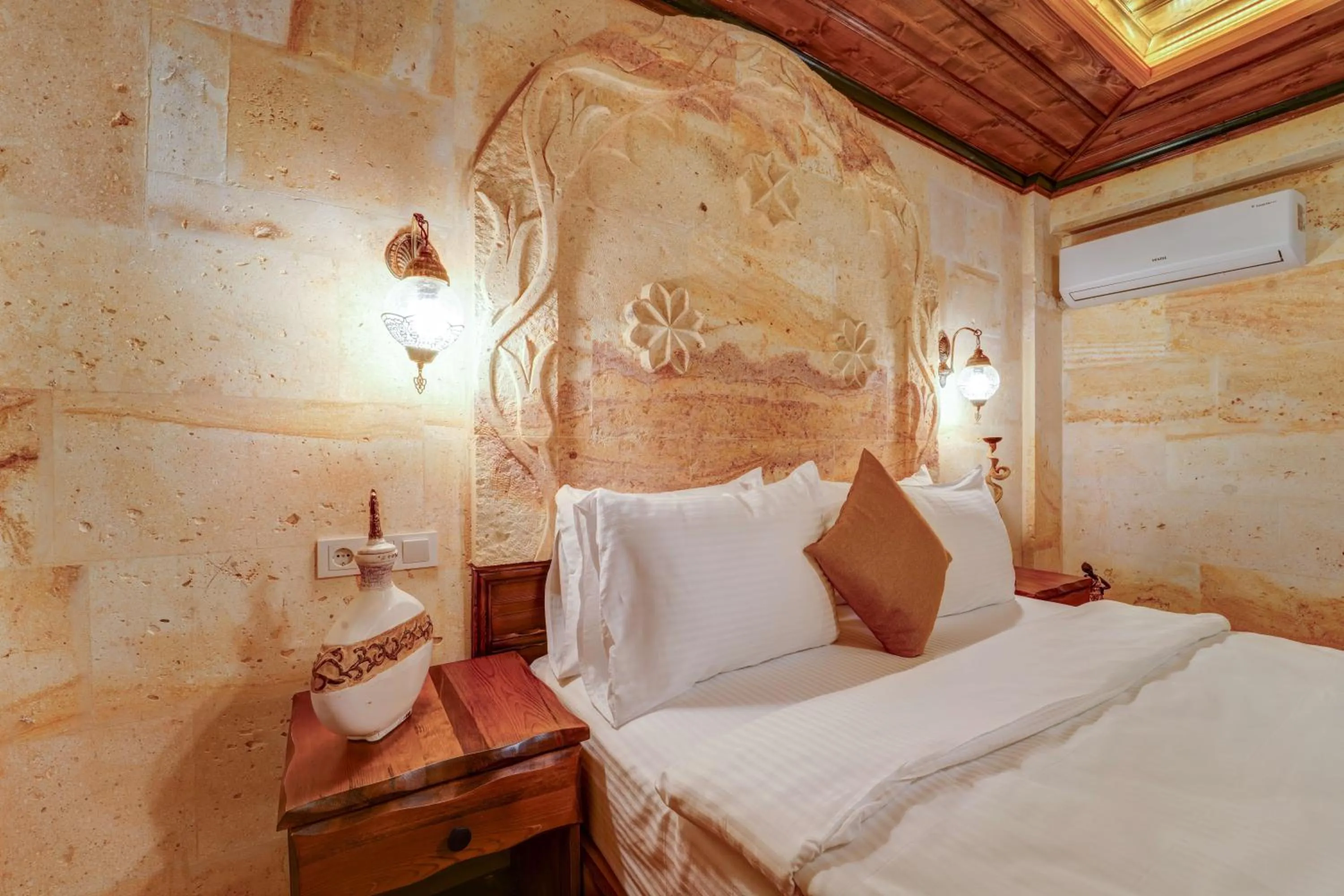 Bed in Enjoy Stone Hotel