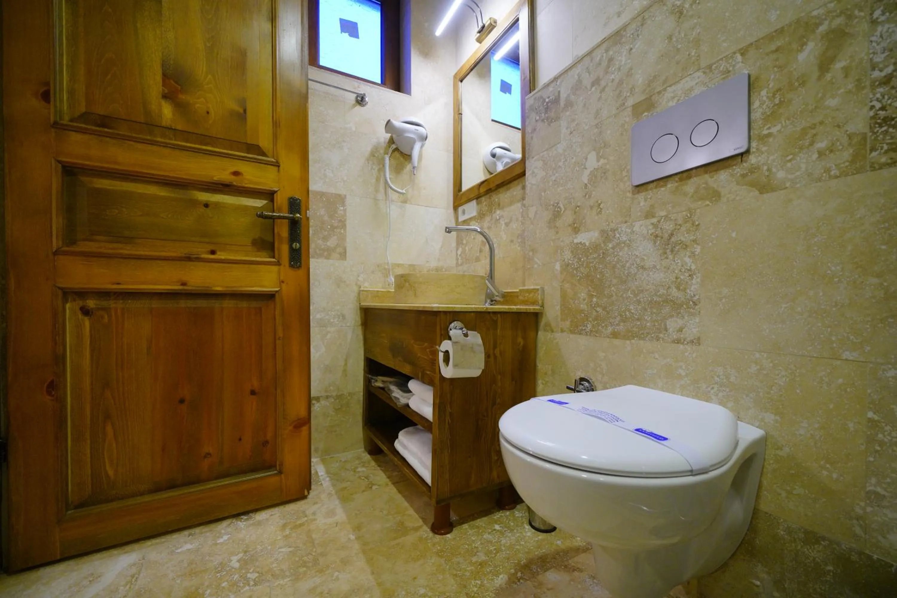 Toilet in Enjoy Stone Hotel