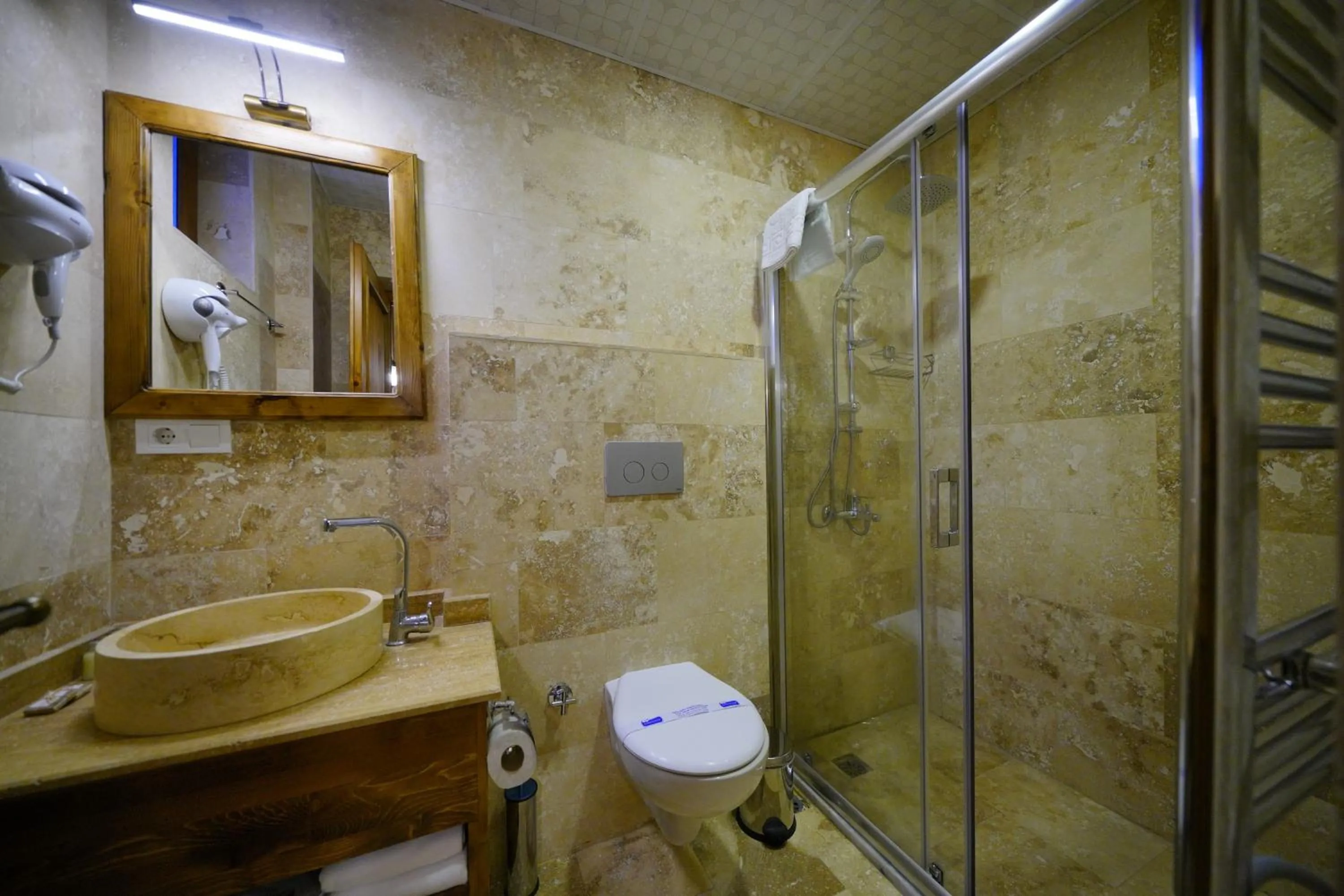 Shower in Enjoy Stone Hotel