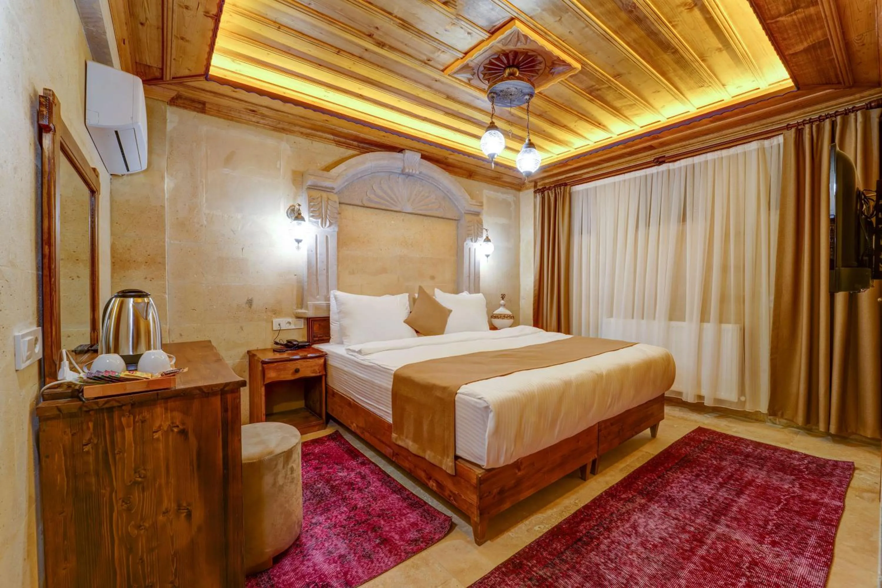 Photo of the whole room, Bed in Enjoy Stone Hotel