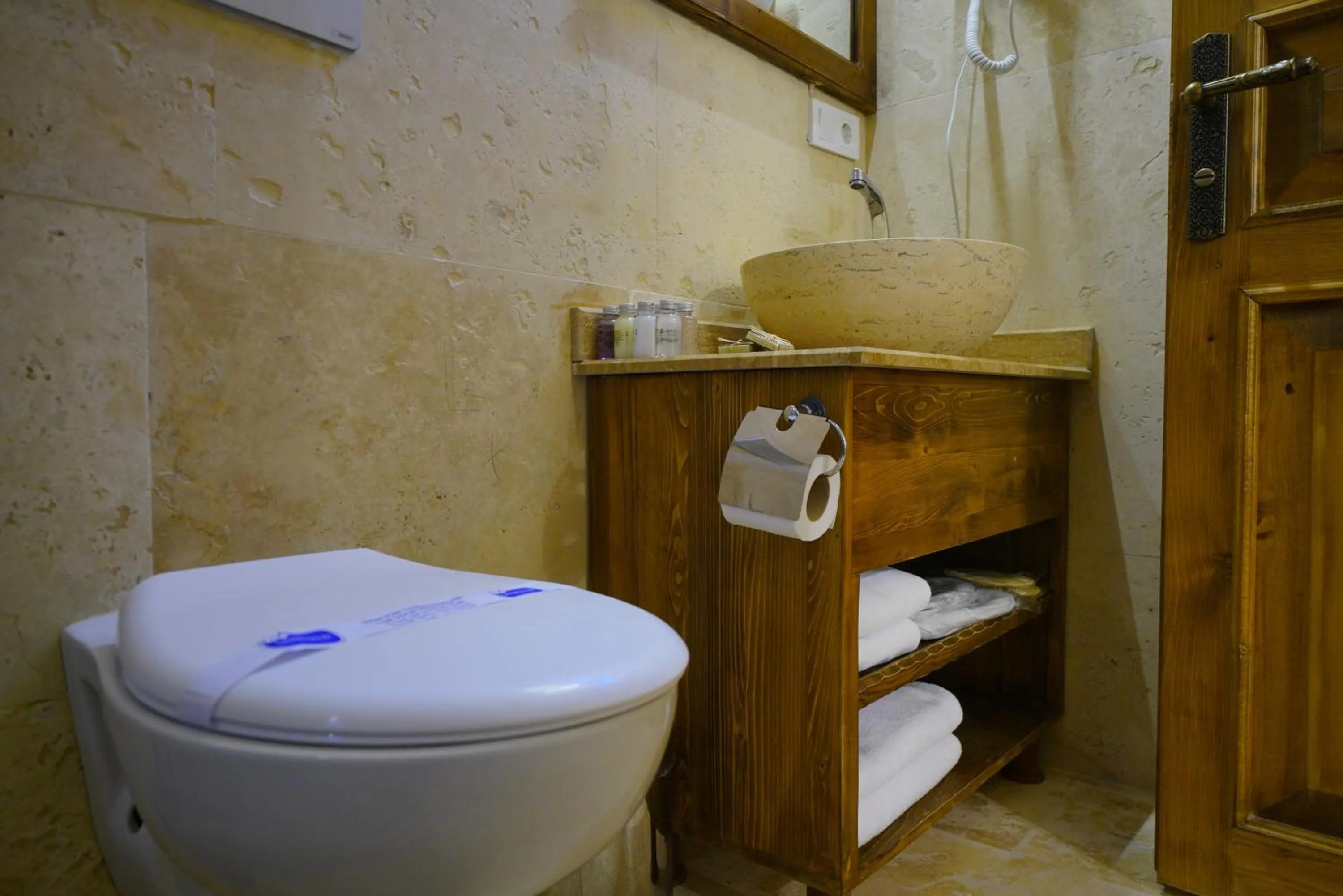 Toilet in Enjoy Stone Hotel