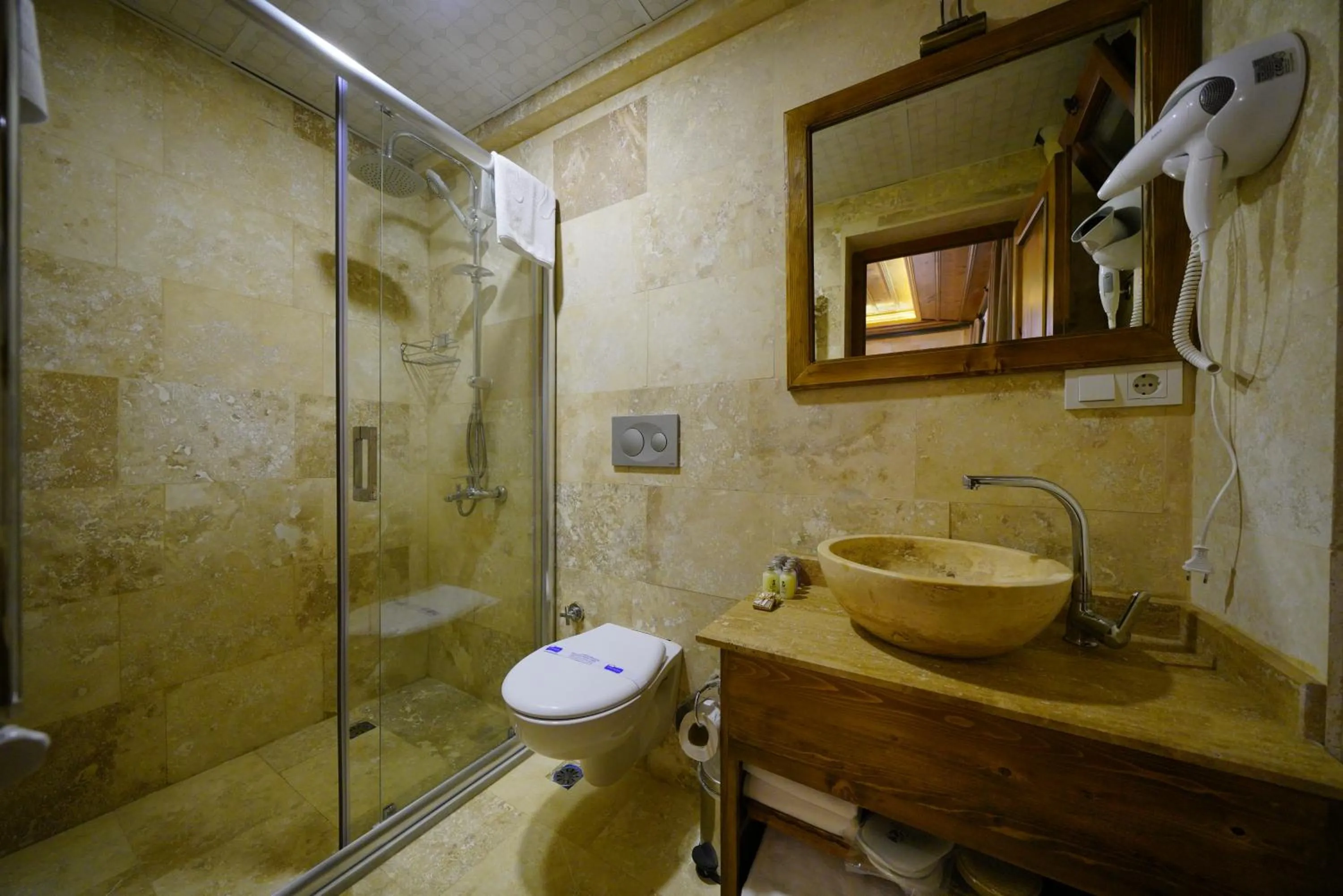 Toilet in Enjoy Stone Hotel