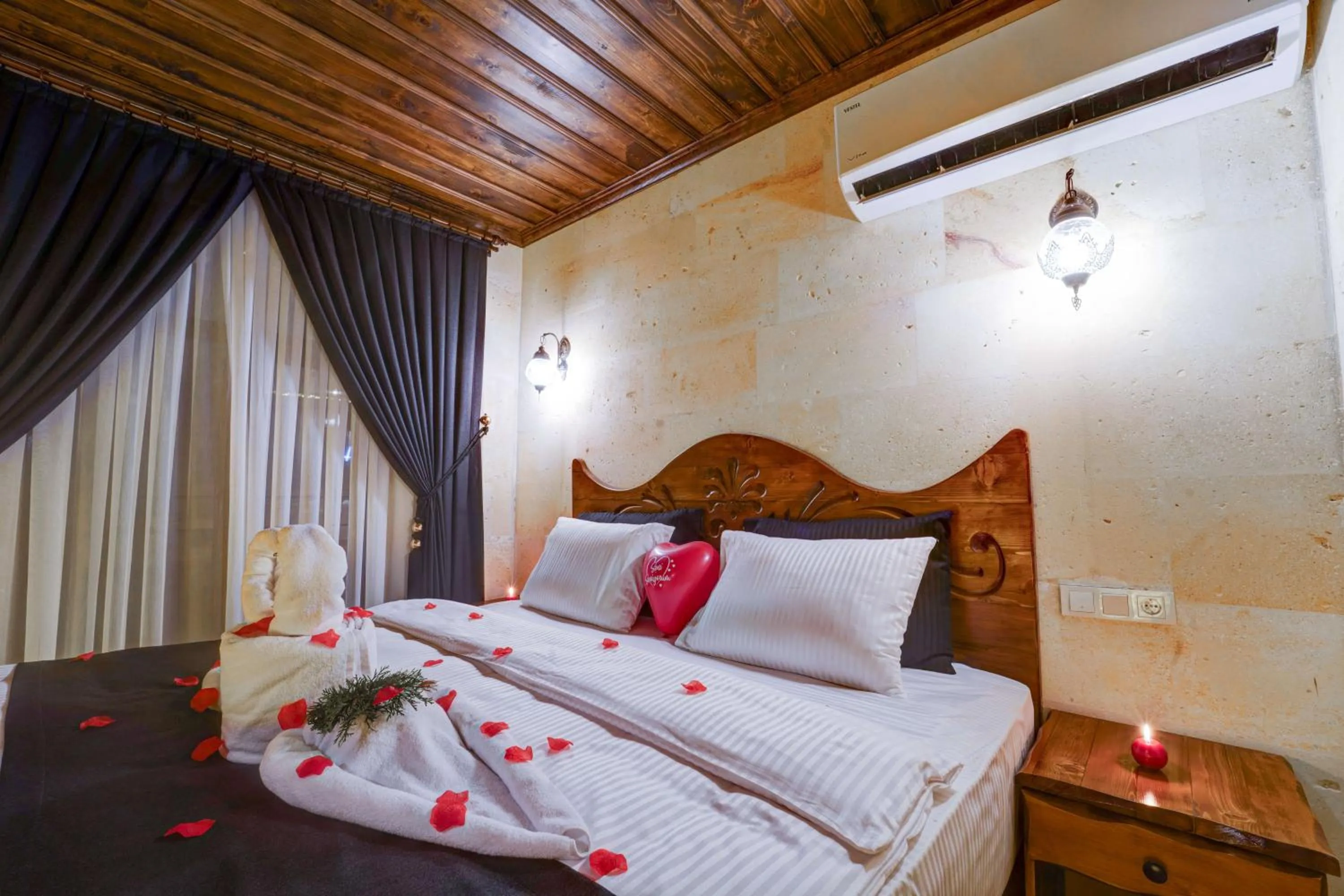 Bed in Enjoy Stone Hotel