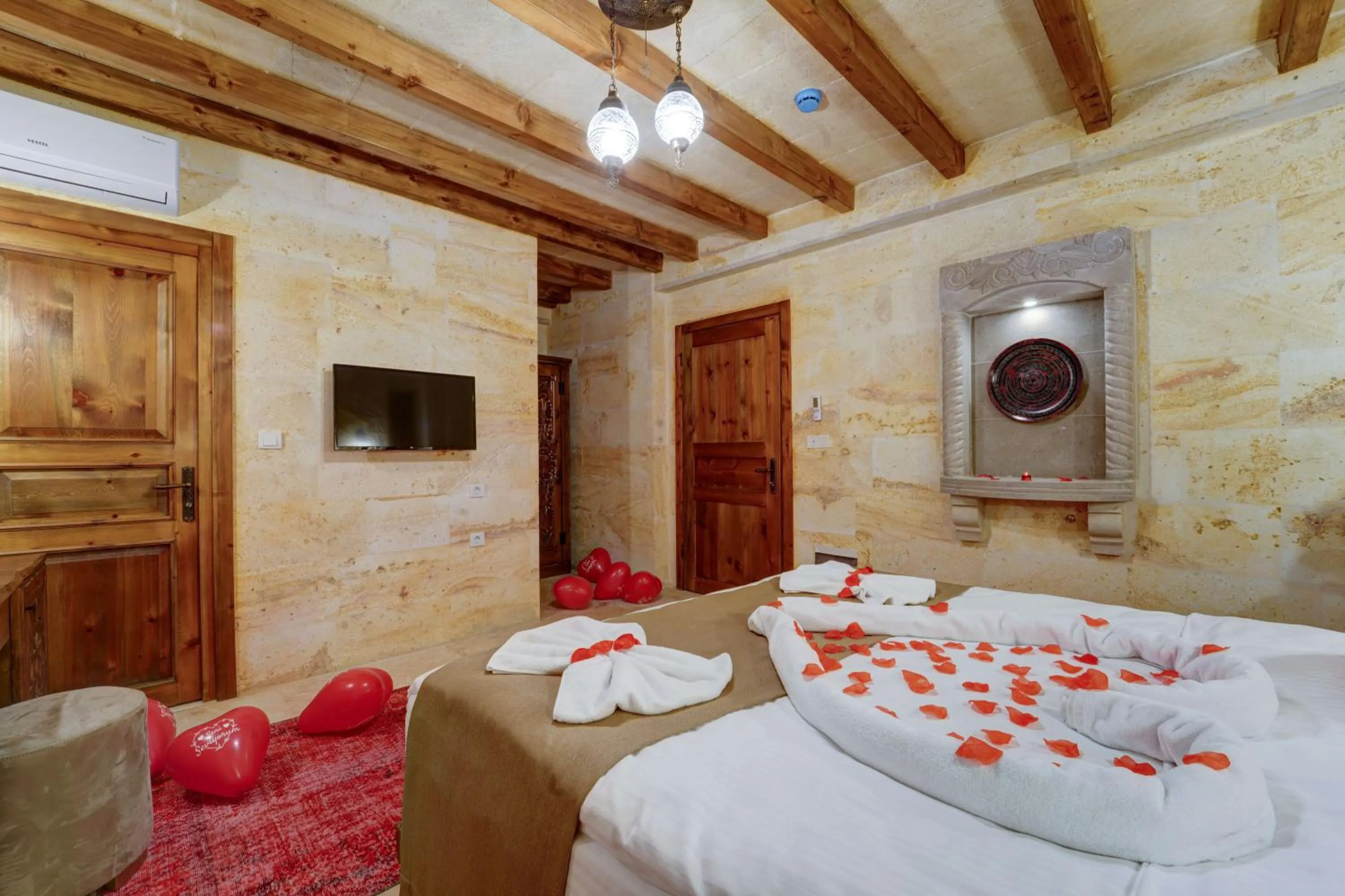 Photo of the whole room in Enjoy Stone Hotel