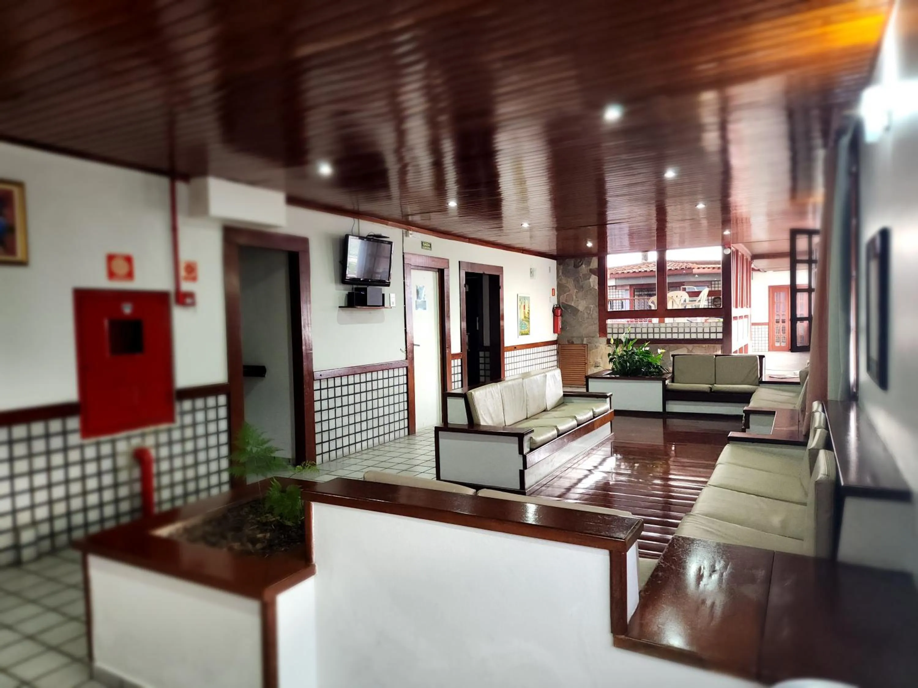 Communal lounge/ TV room in Hotel São Charbel