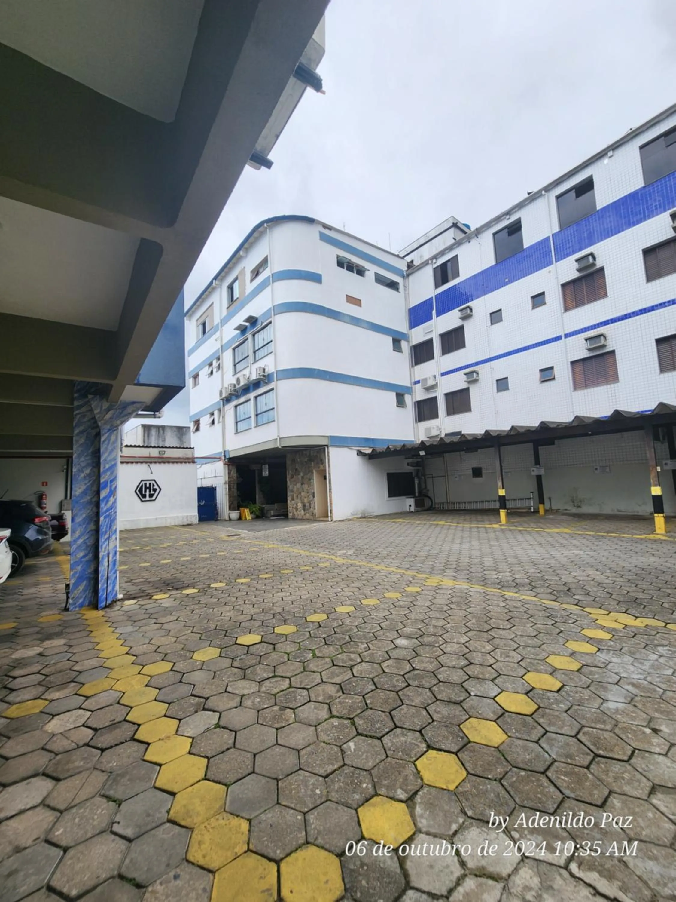 Parking in Hotel São Charbel