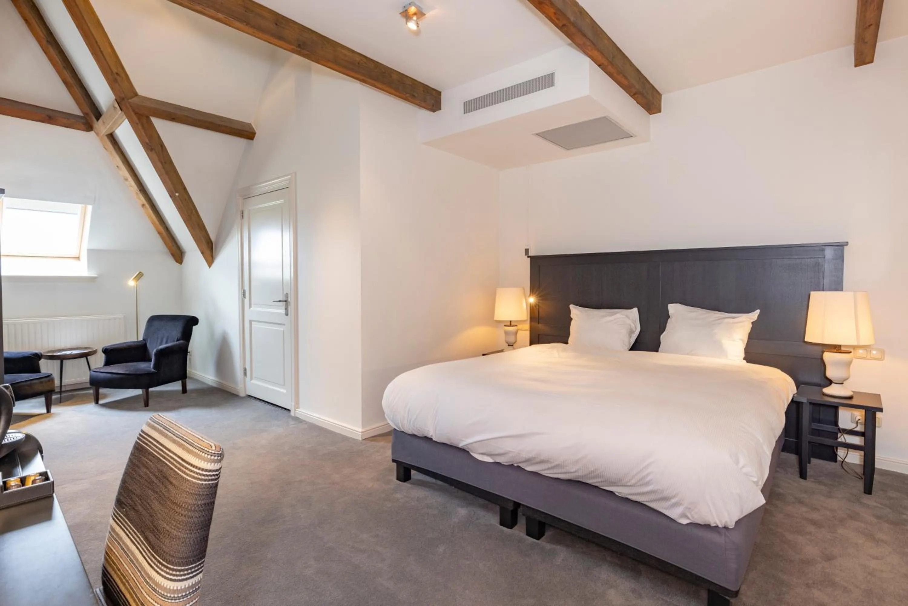 Photo of the whole room, Bed in Fletcher Hotel Château De Raay