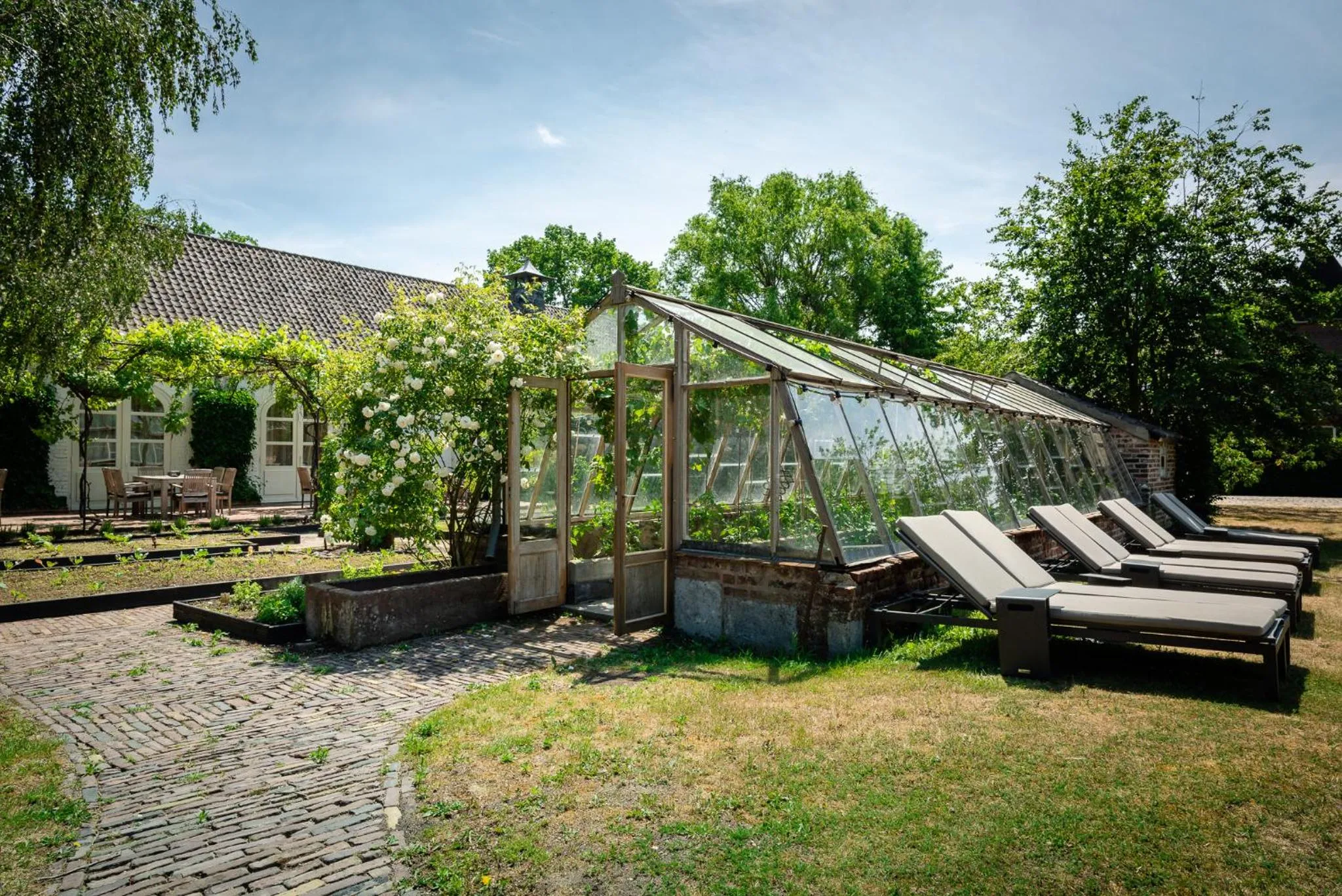 Garden in Fletcher Hotel Château De Raay