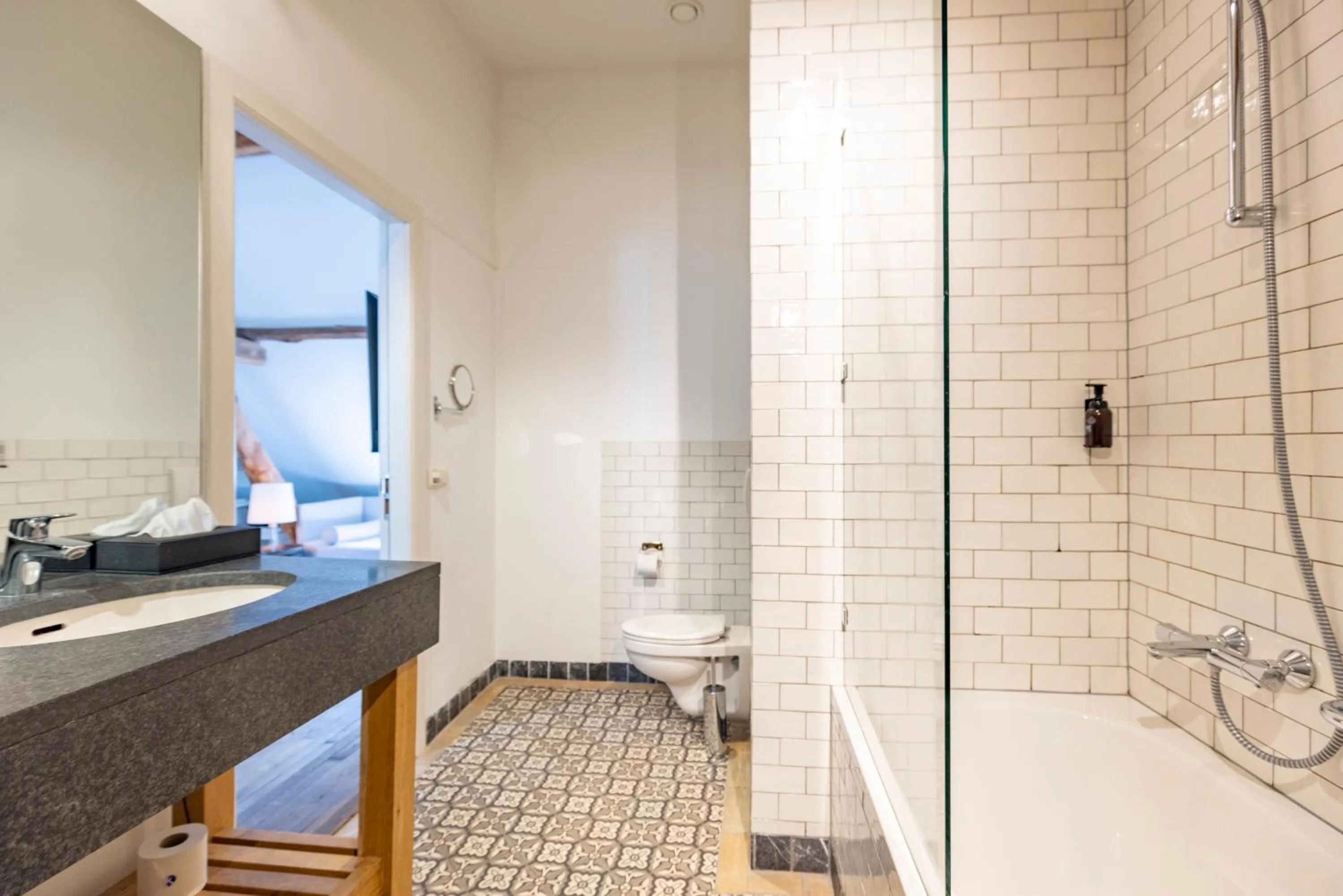 Toilet in Fletcher Hotel Château De Raay