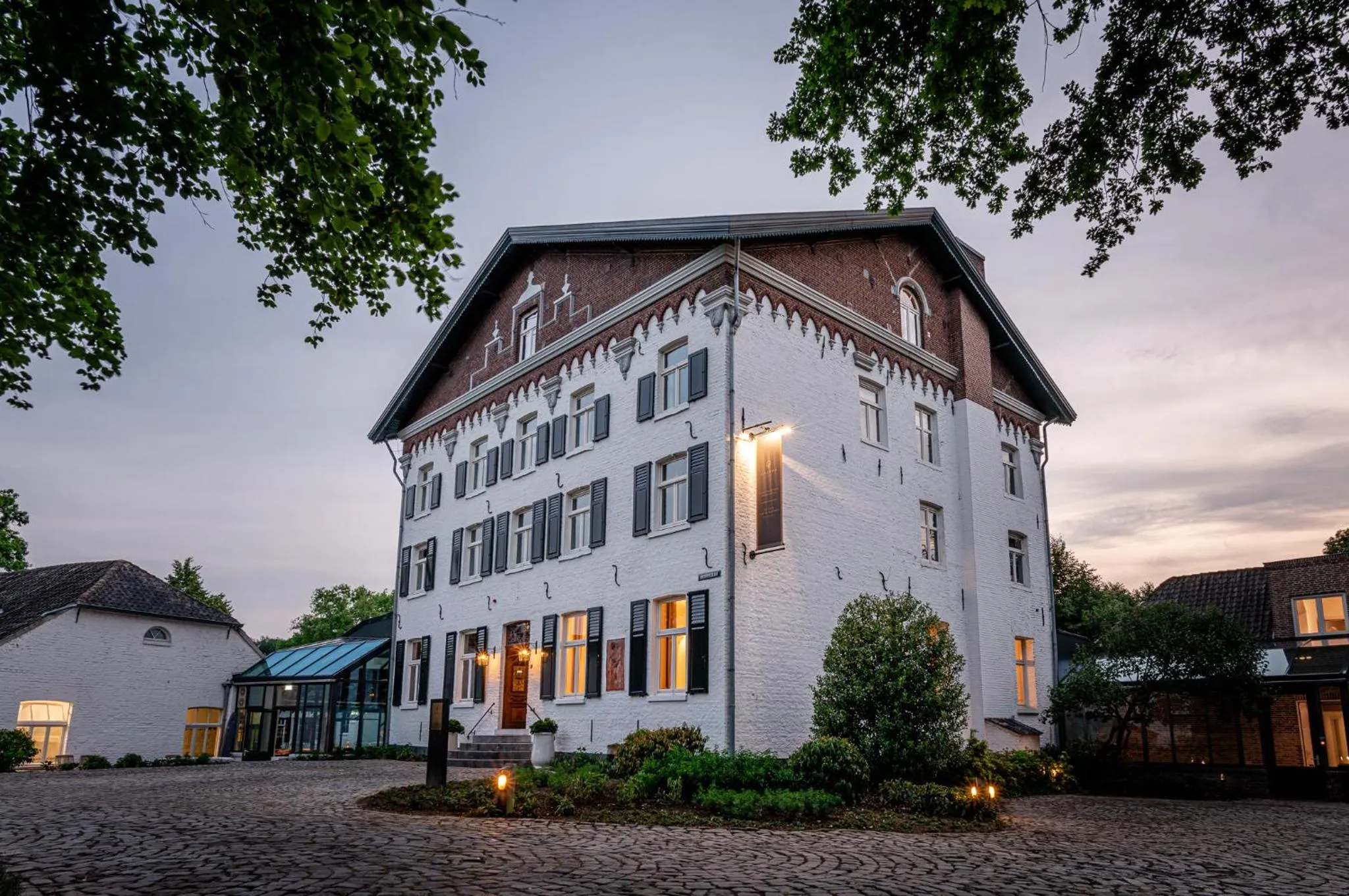 Property building in Fletcher Hotel Château De Raay