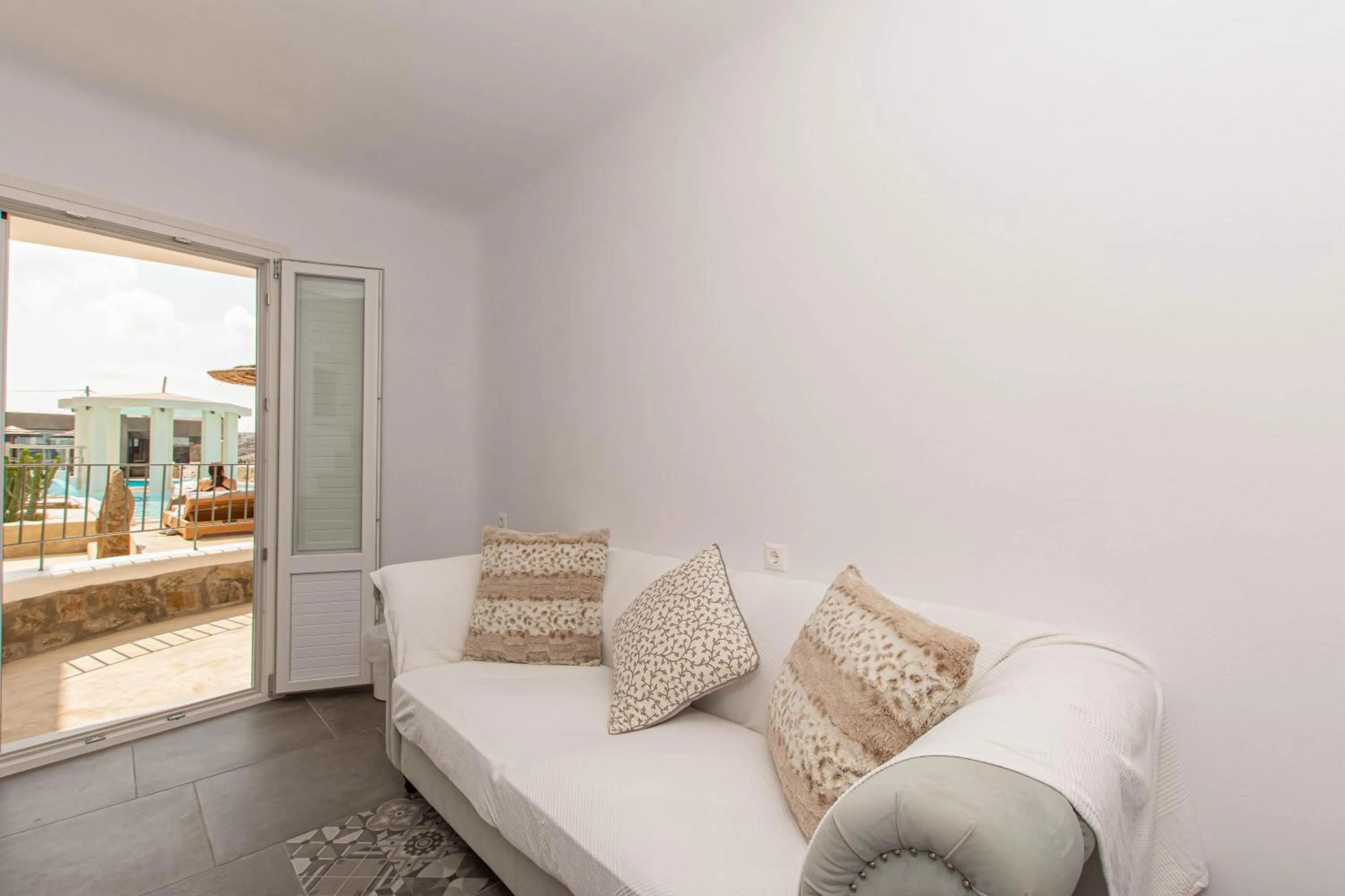 Peristeronas Village