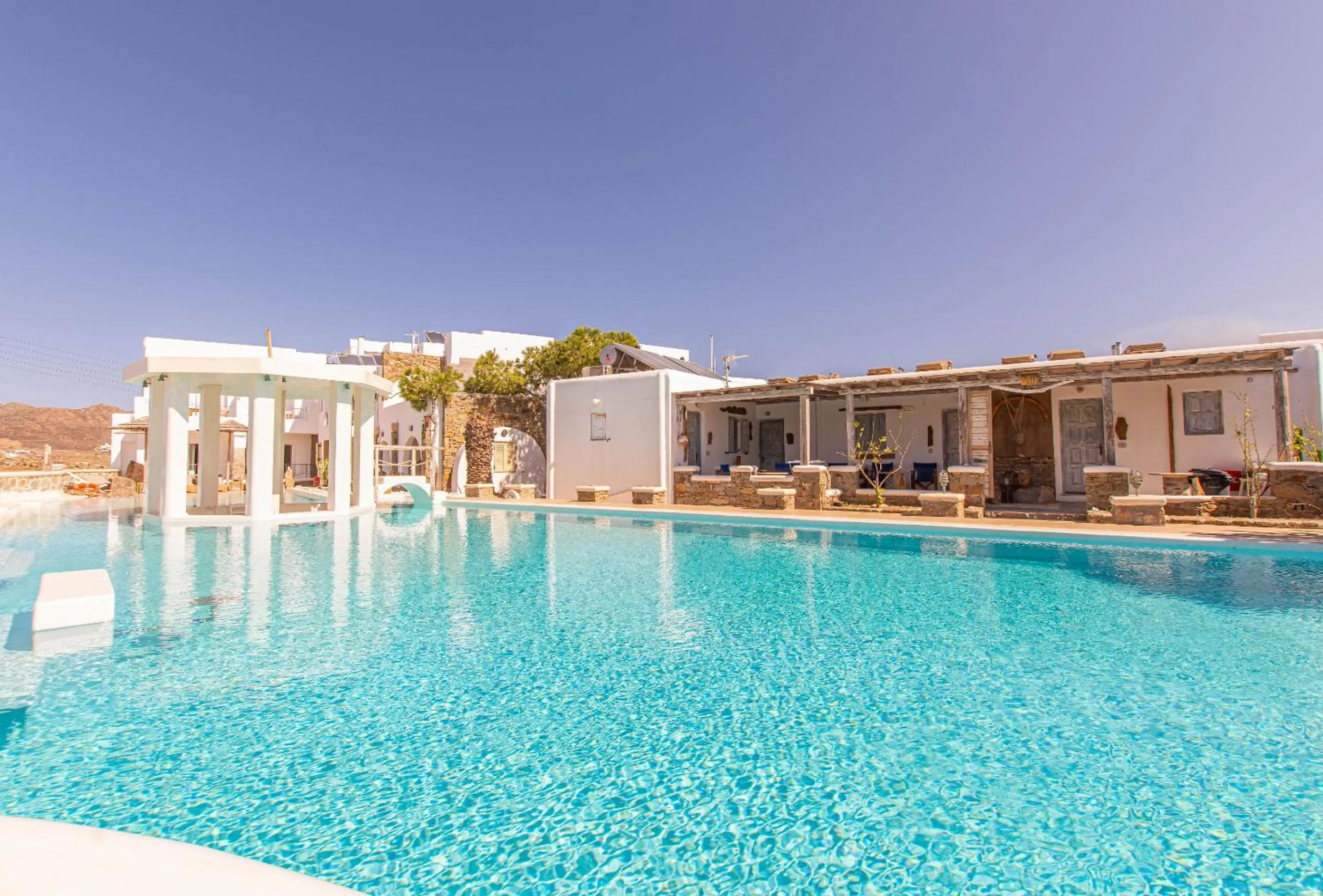 Peristeronas Village